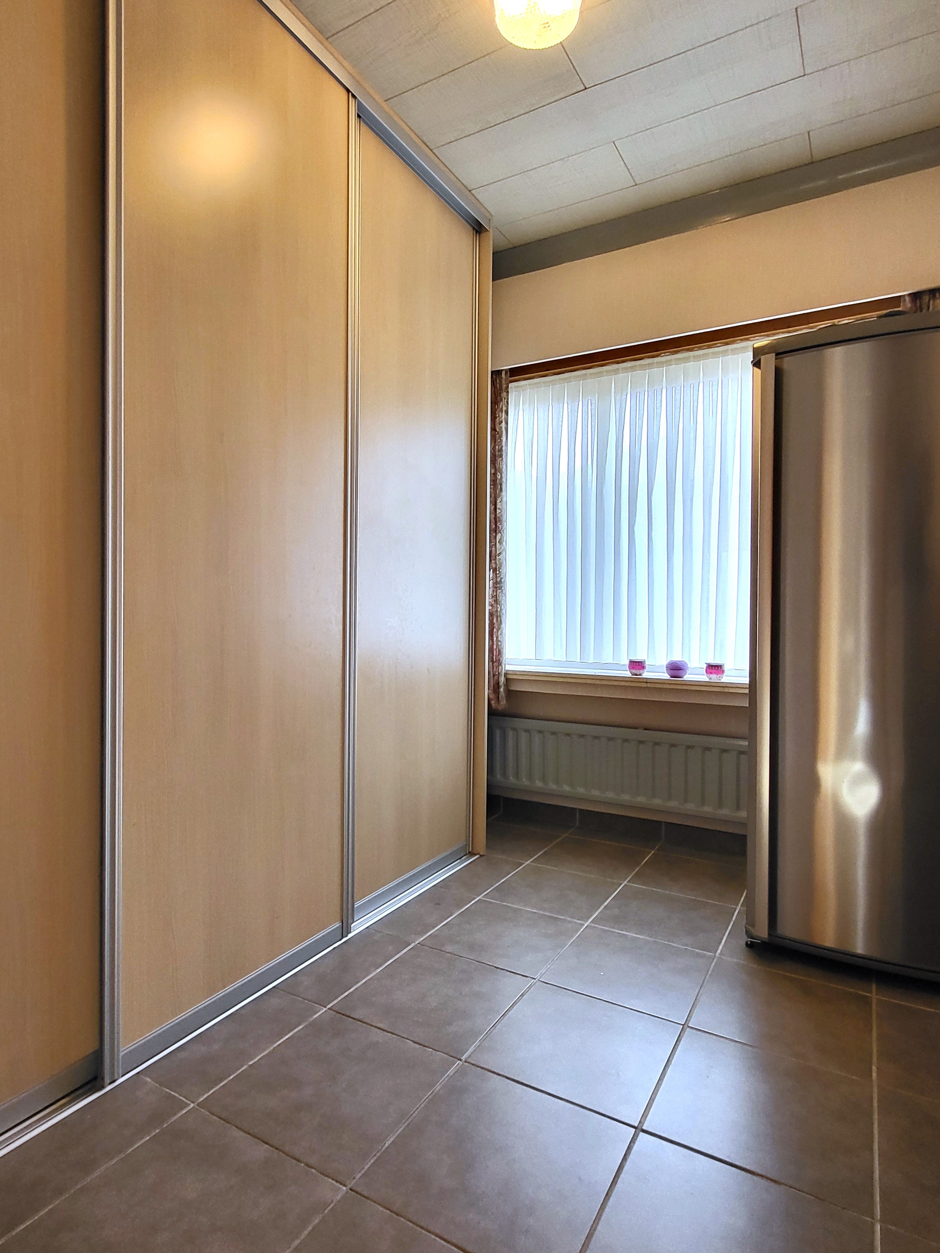 Instapklare villa op een perceel van 648 m² met dubbele garage, veranda en tuin.  foto 27