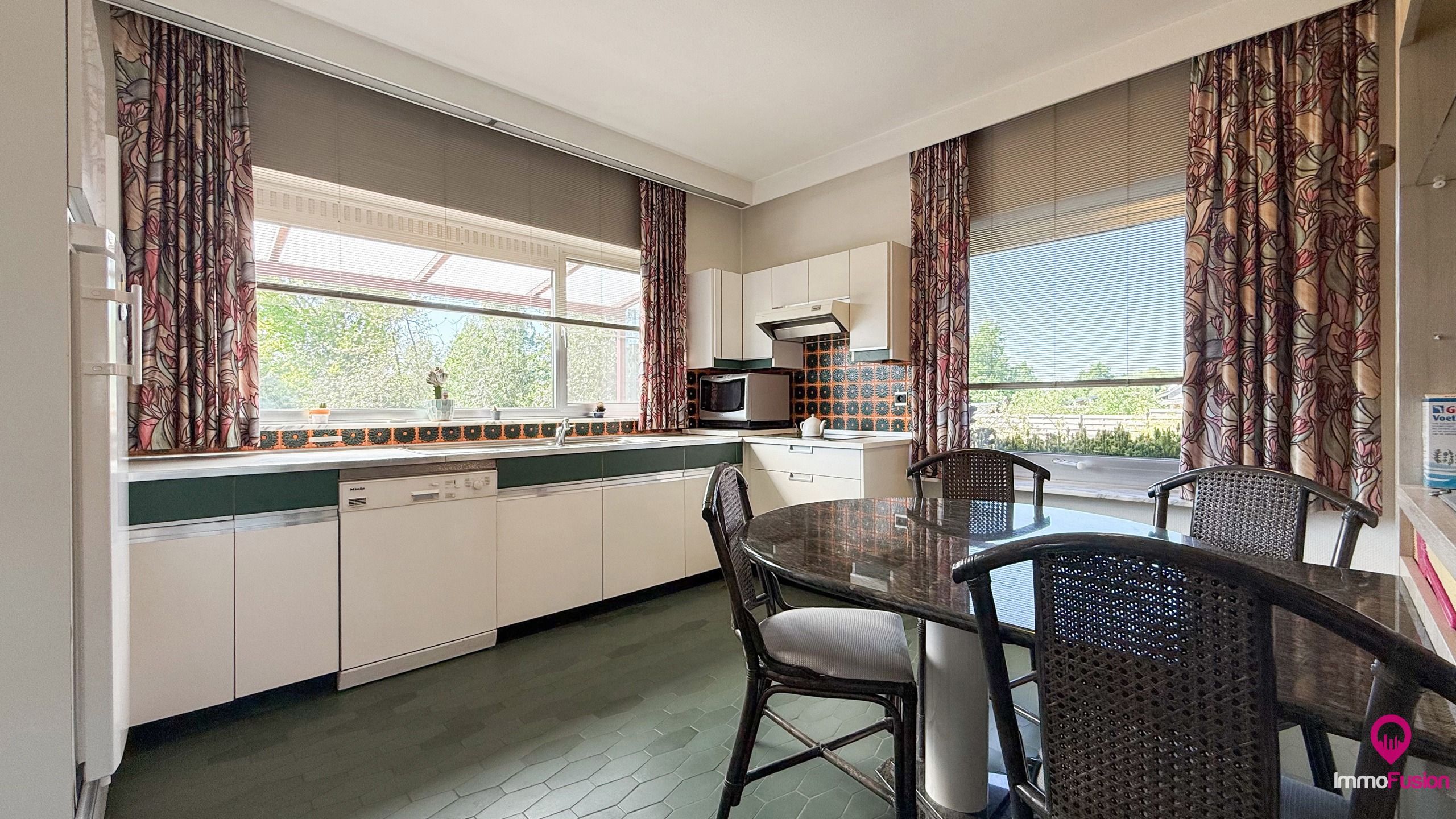 Mooie, volledig onderkelderde bungalow met 3 slaapkamers!  foto 7