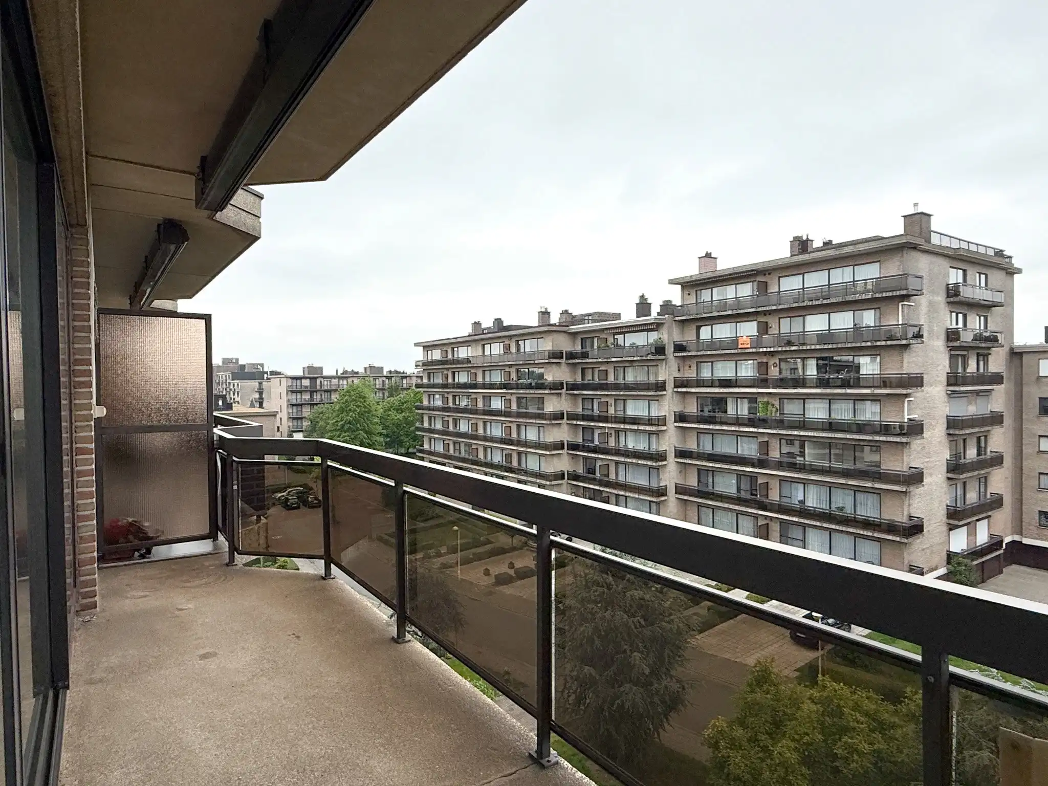 Appartement met twee slaapkamers en twee terrassen in het centrum van Beveren foto 10
