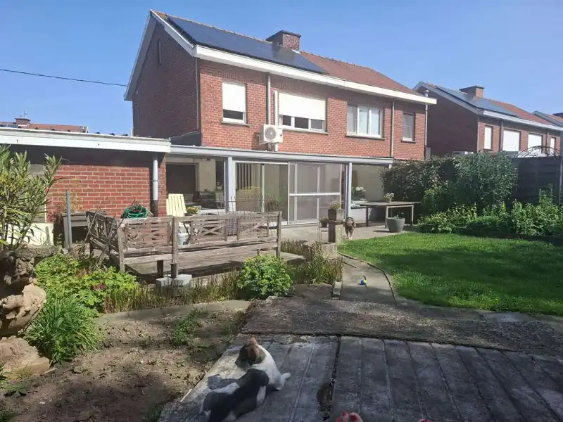 Comfortabele koppelwoning met 3 slaapkamers, GARAGE en TUIN te huur in Lichtervelde foto 13