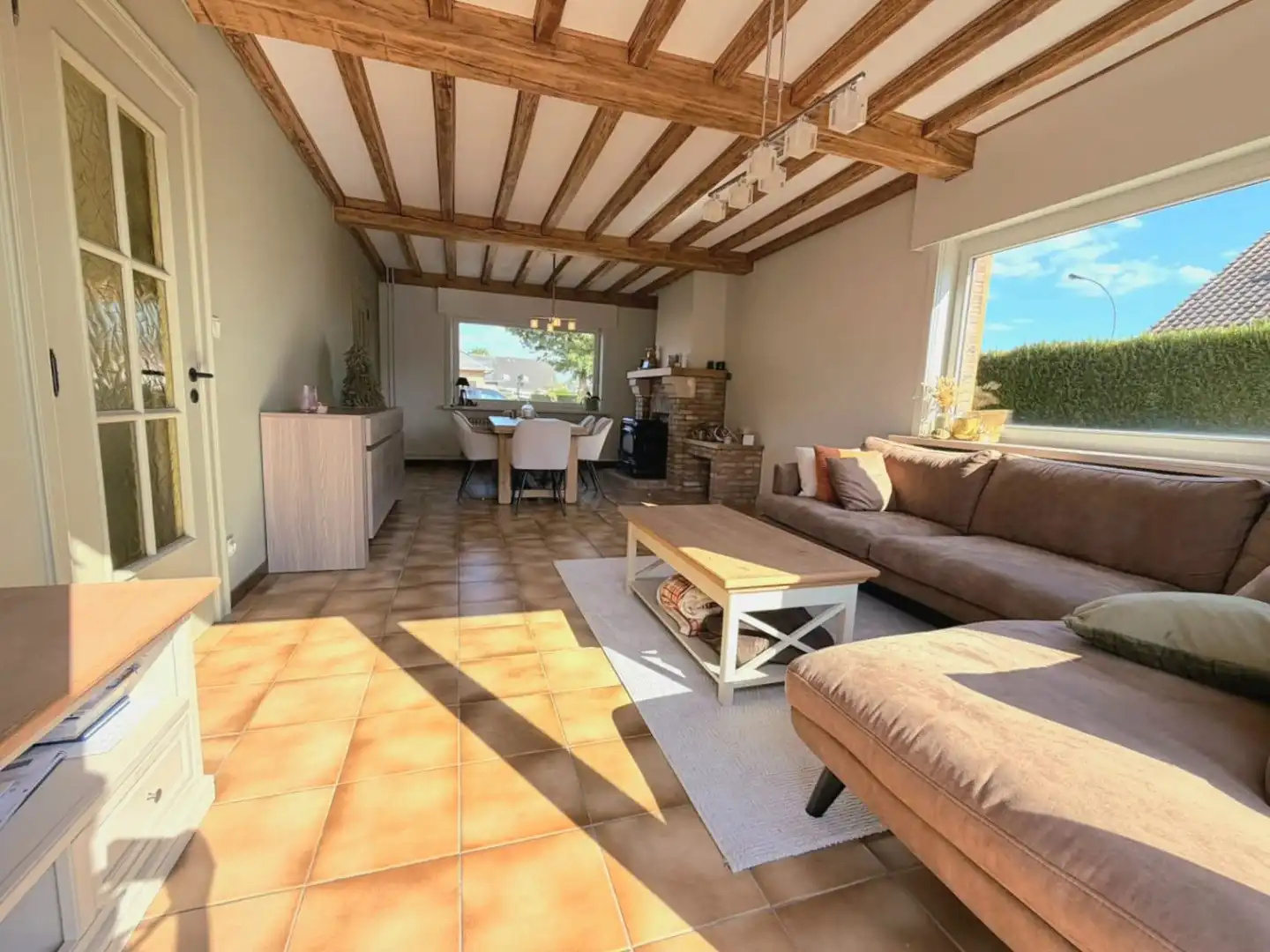 CHARMANTE, INSTAPKLARE GEZINSWONING MET GARAGE EN TUIN foto 4