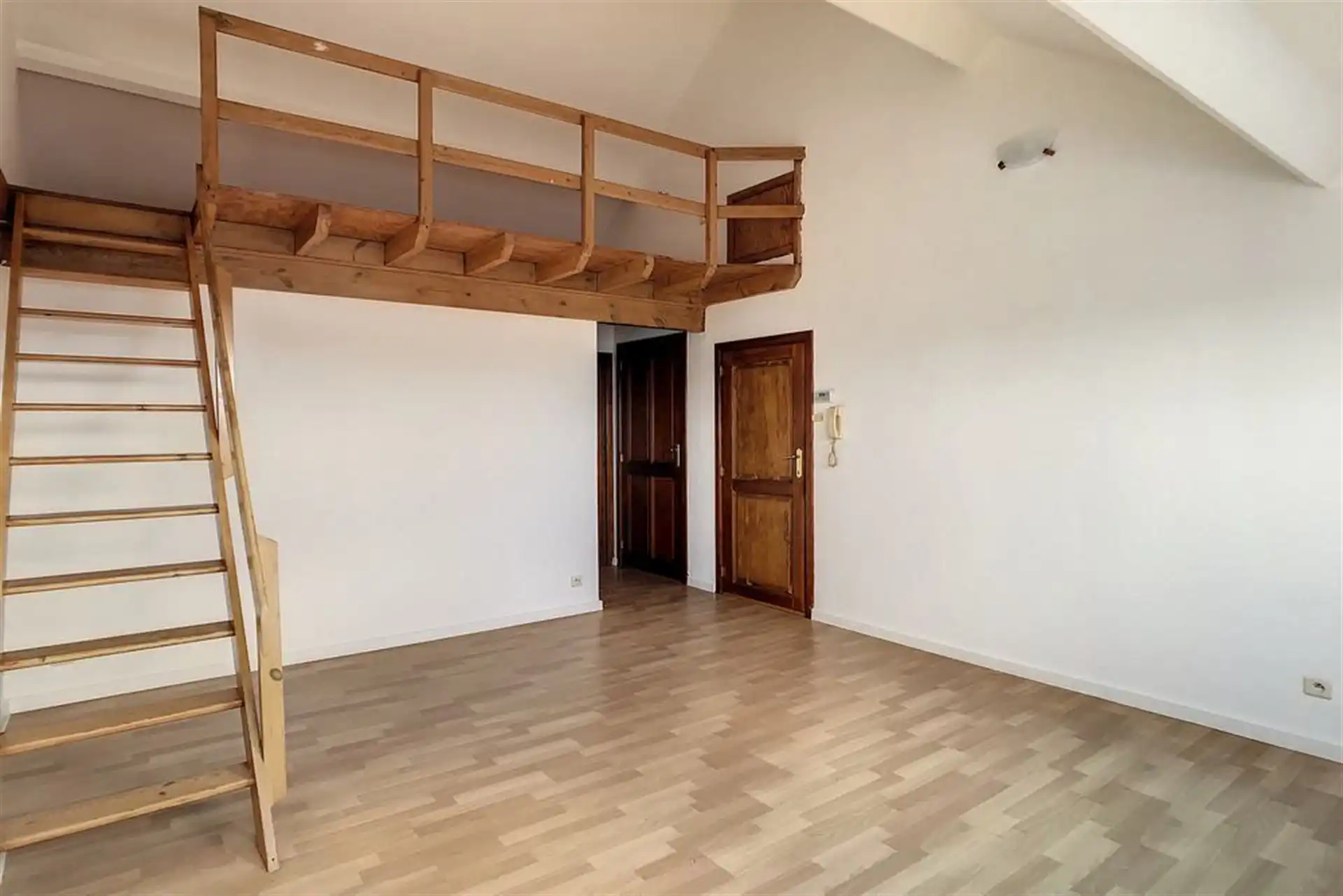 Aangenaam dakappartement foto {{pictureIndex}}