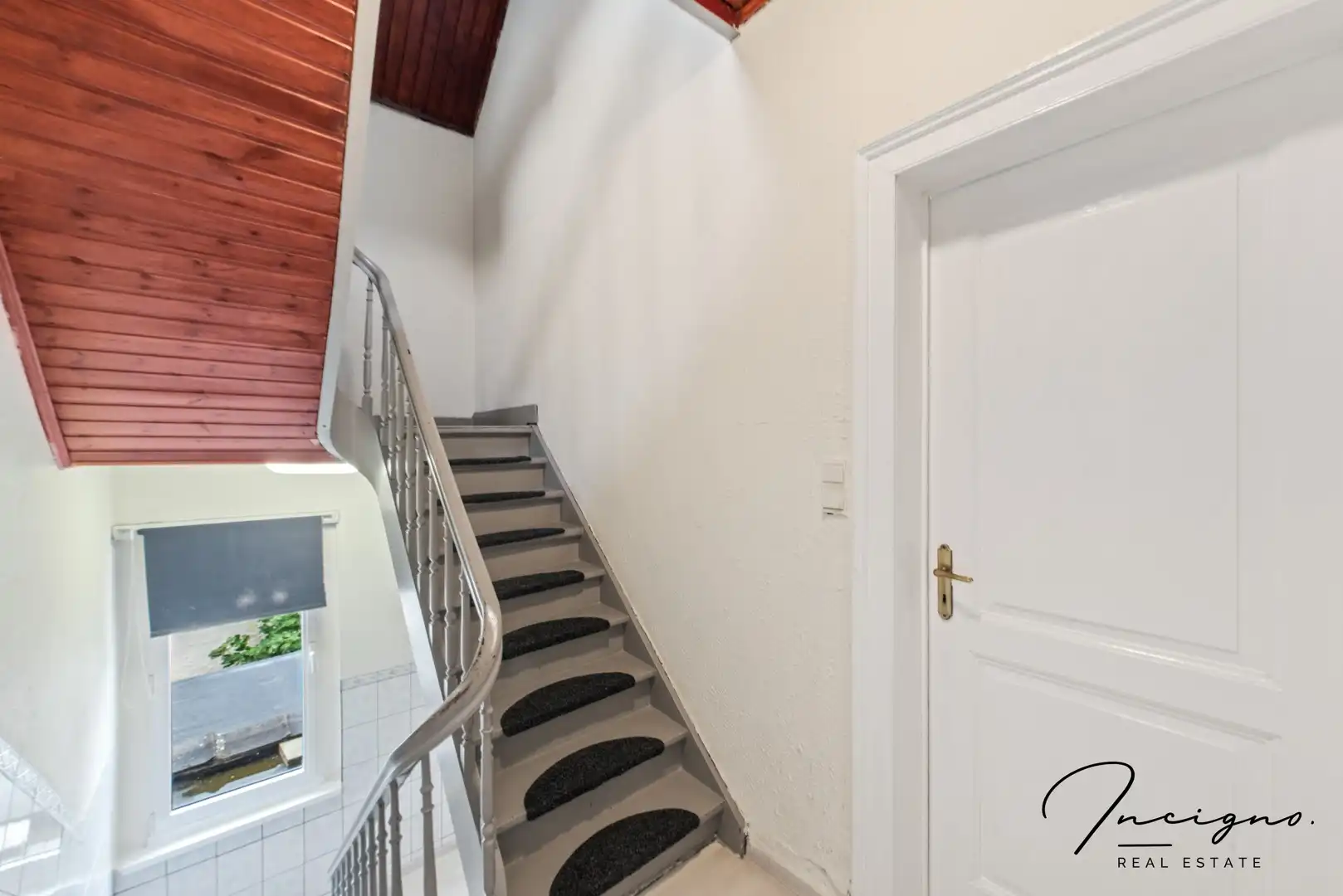 Op te frissen rijwoning met 4 slaapkamers & stadskoer foto 12