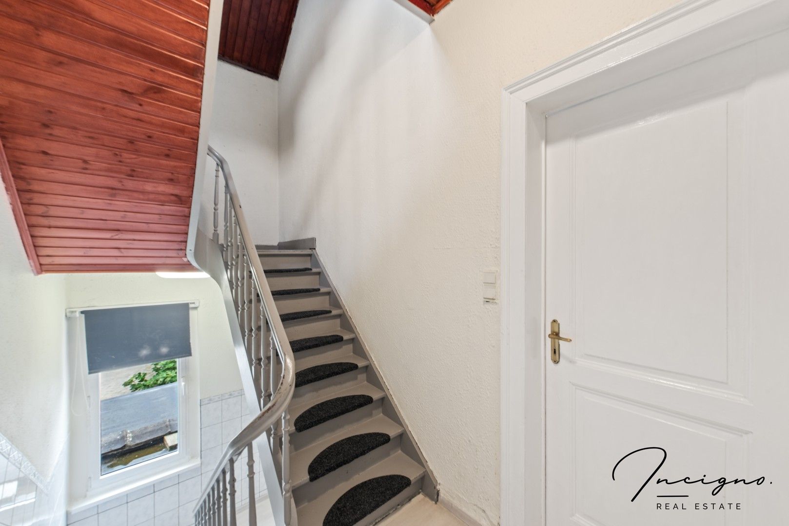 Op te frissen rijwoning met 4 slaapkamers & stadskoer foto 12
