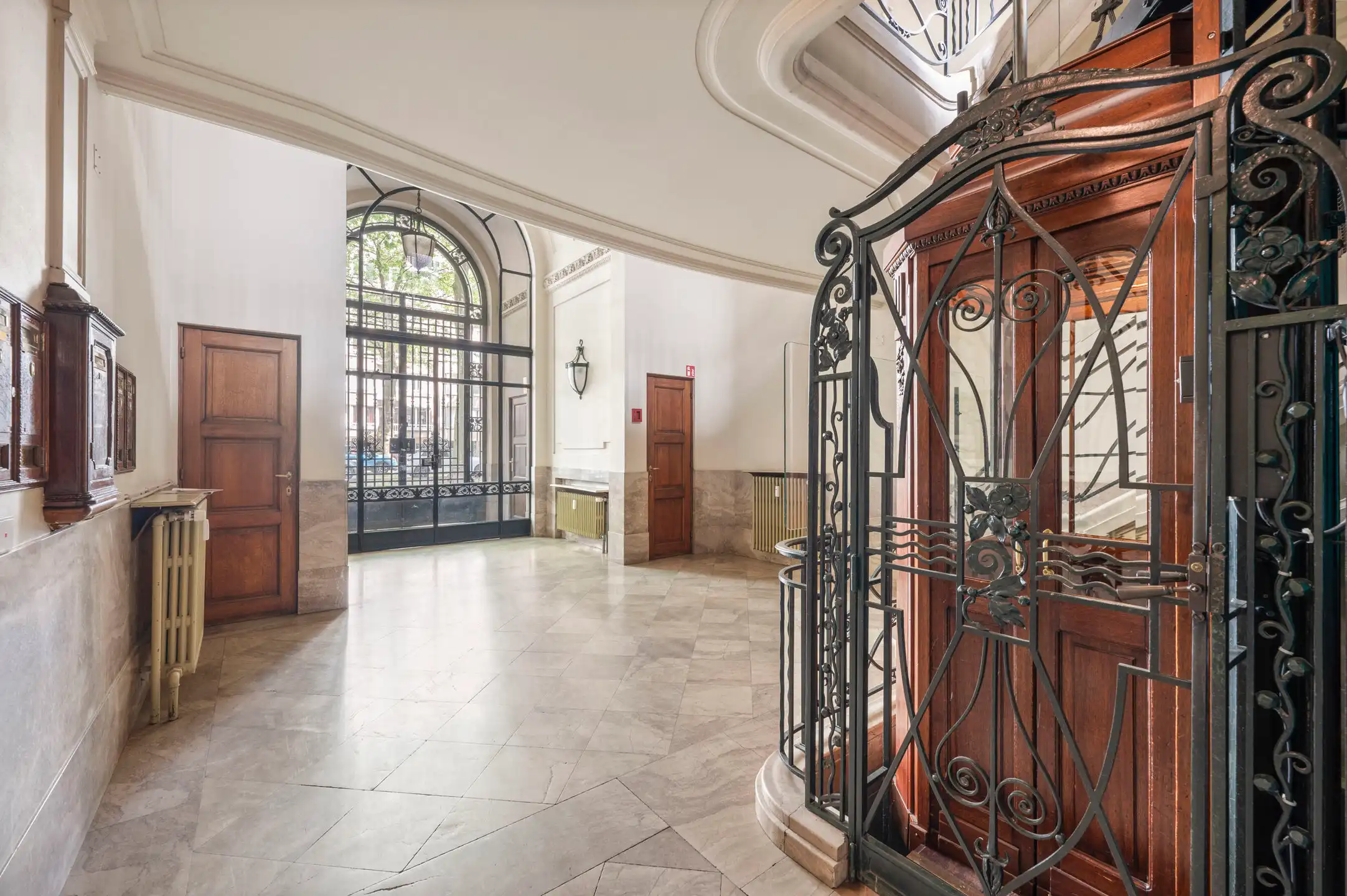 ANTWERPEN - Exclusief appartement in de befaamde buurt van het Stadspark foto {{pictureIndex}}