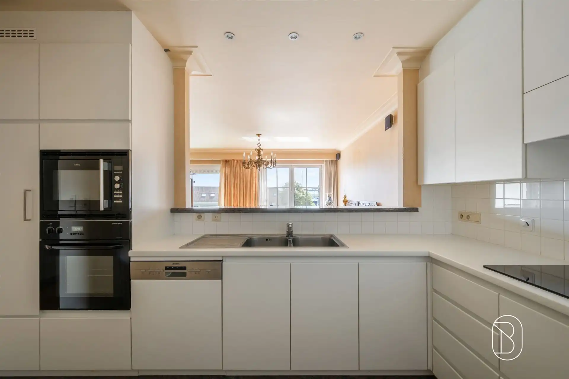 Lichtrijk appartement met 2 SLK en terras op een topligging foto 9