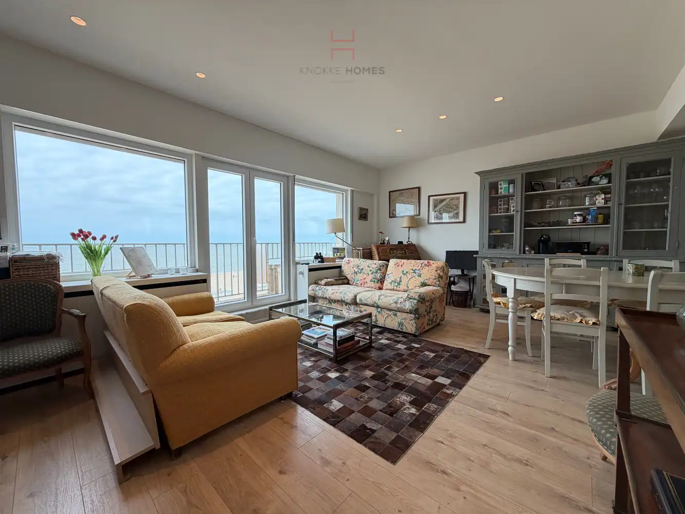 Gerenoveerd appartement op de zeedijk aan het Albertstrand foto 3