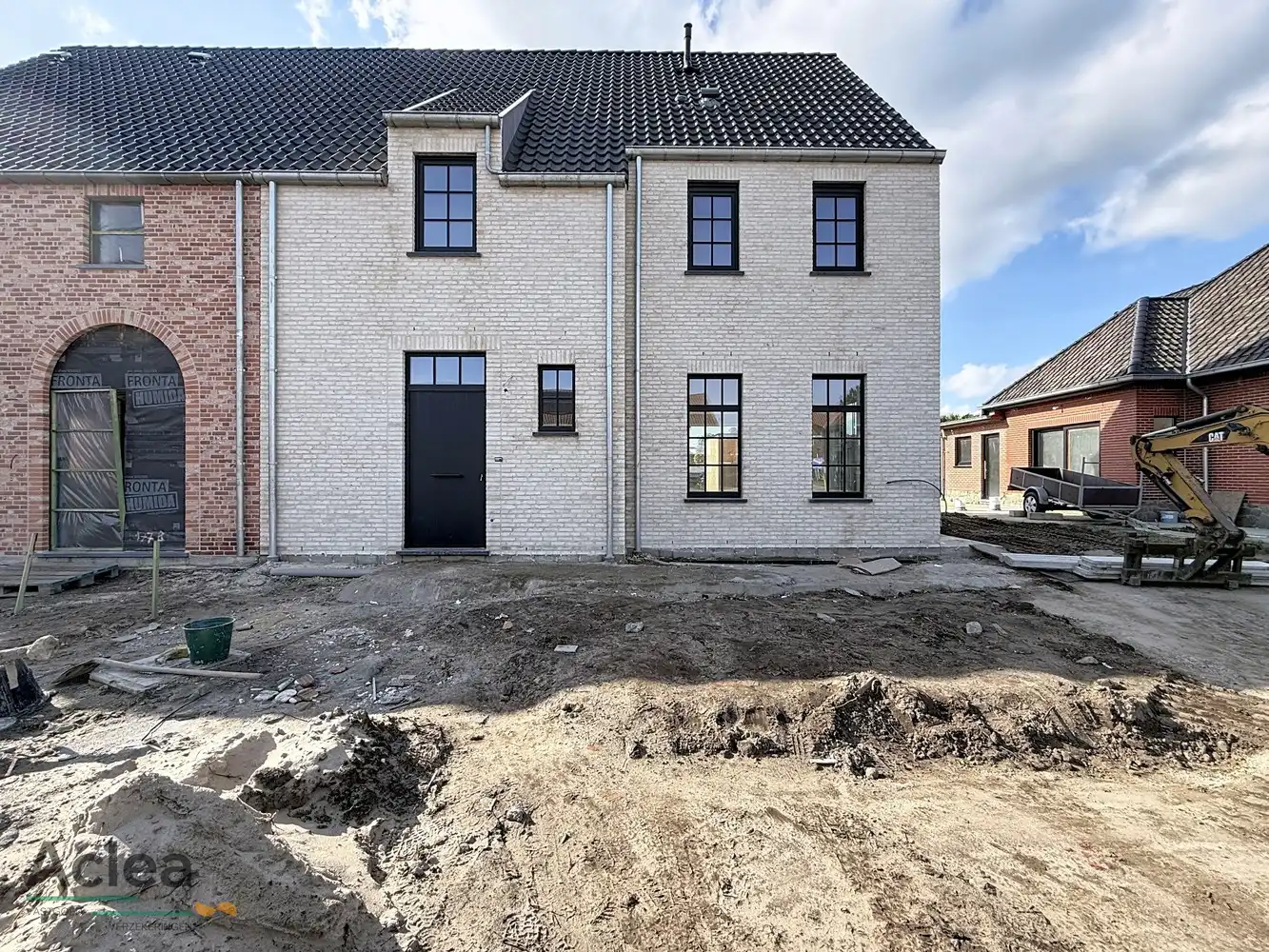 Ruime nieuwbouw woning in landelijke stijl met 4 slaapkamers foto {{pictureIndex}}
