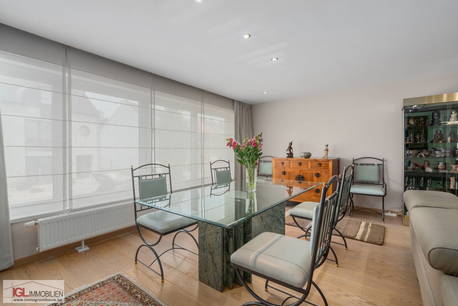 Modern appartement met 2 slaapkamers en garage! foto 3