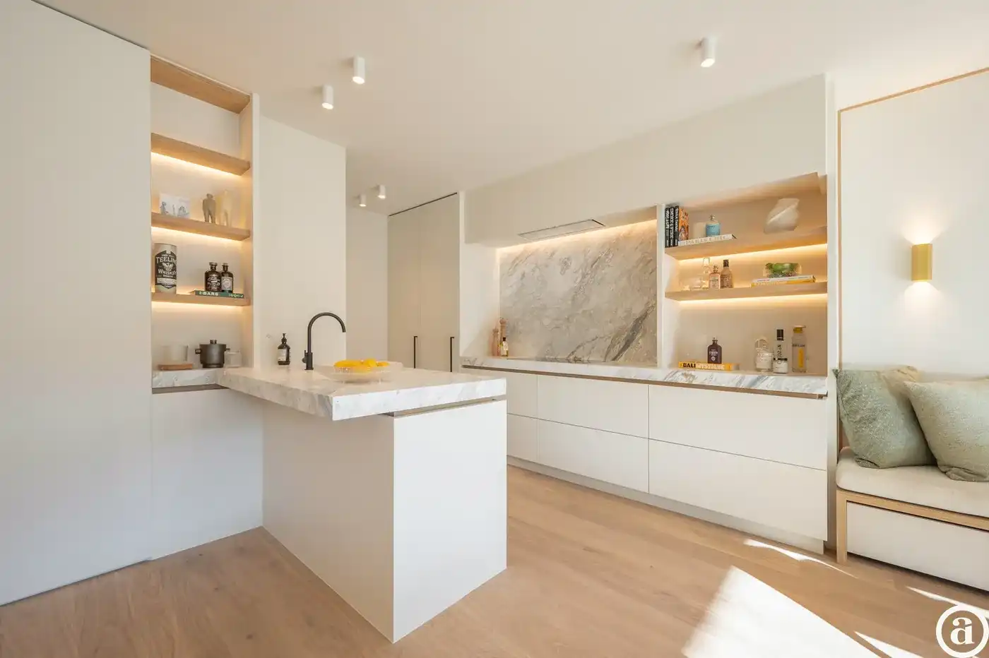 Luxueus gerenoveerd appartement vlakbij de winkels, het strand en de zee. foto 3