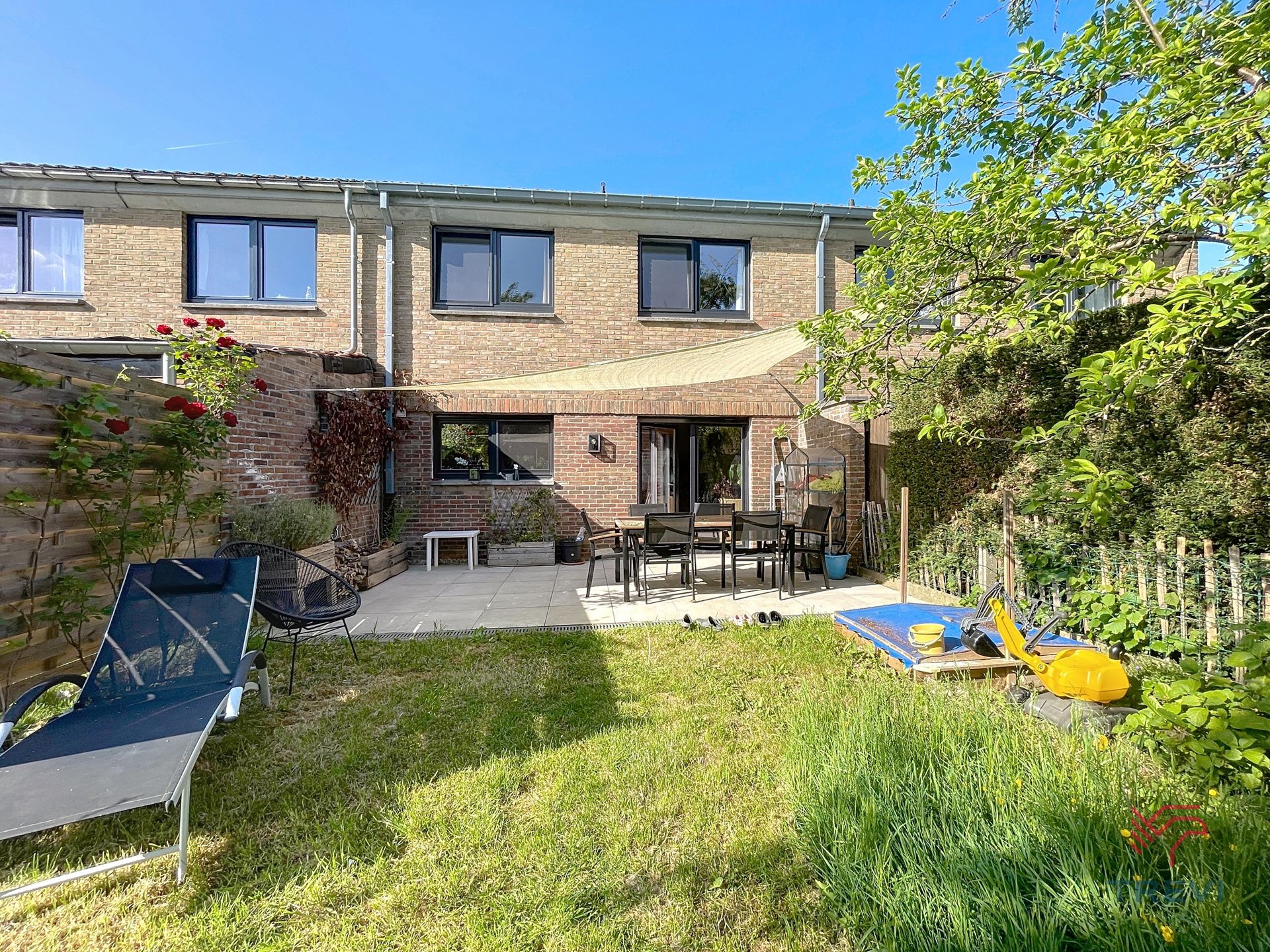 Aantrekkelijk huis met 3 slaapkamers en tuin  foto 19