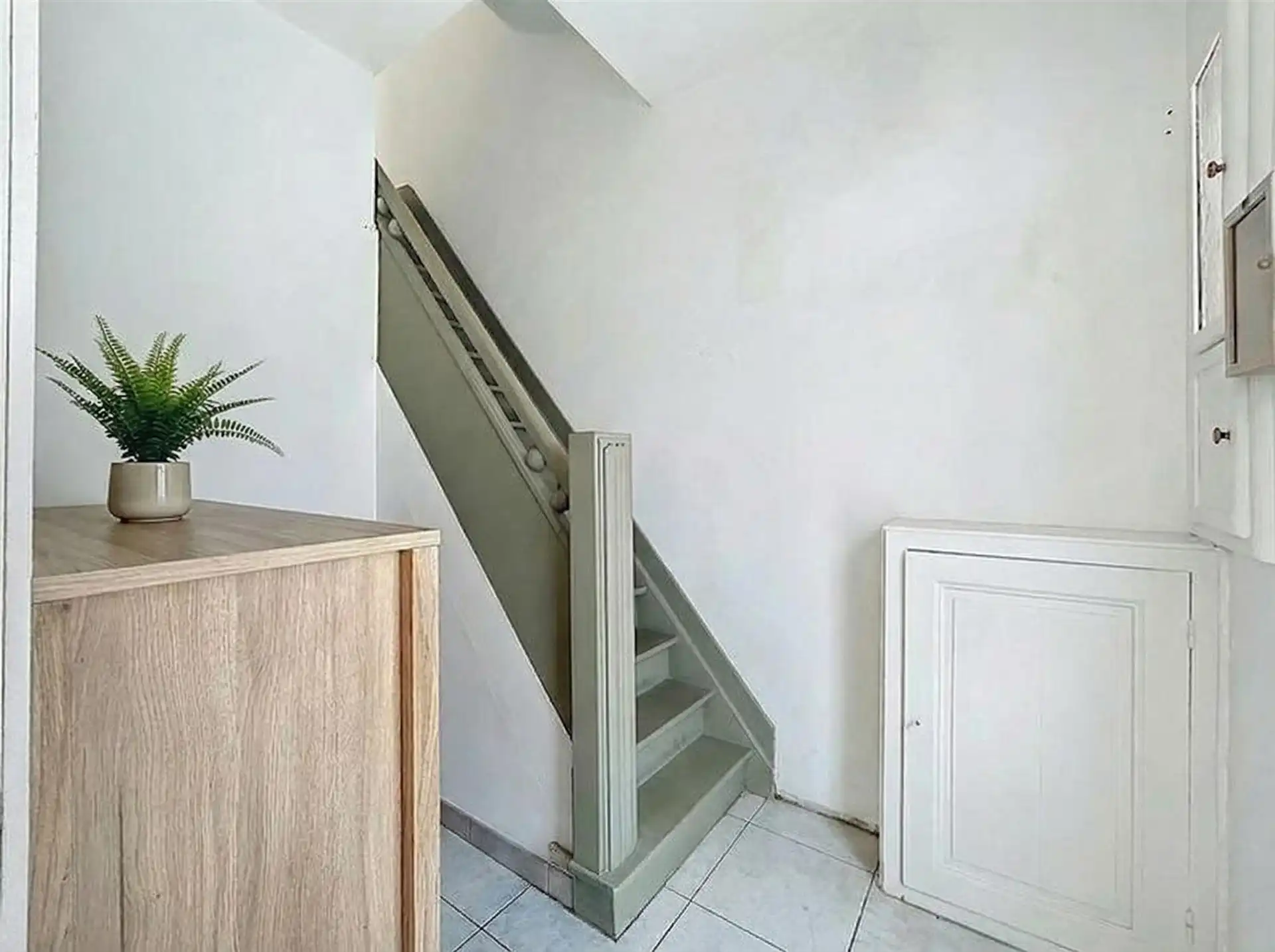  half open bebouwing met 3 slaapkamers en oprit voor meerdere wagens op toplocatie foto 7