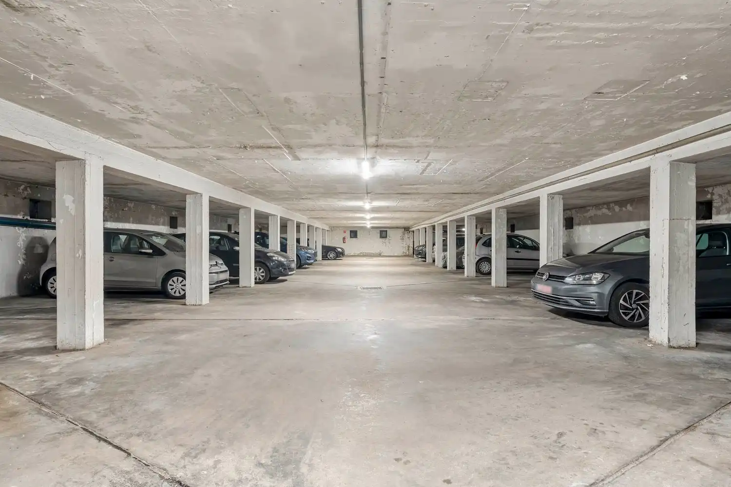 Lichtrijk appartement met 2 slaapkamers, terras en twee autostaanplaatsen, nabij het centrum van Sint-Truiden. foto 13