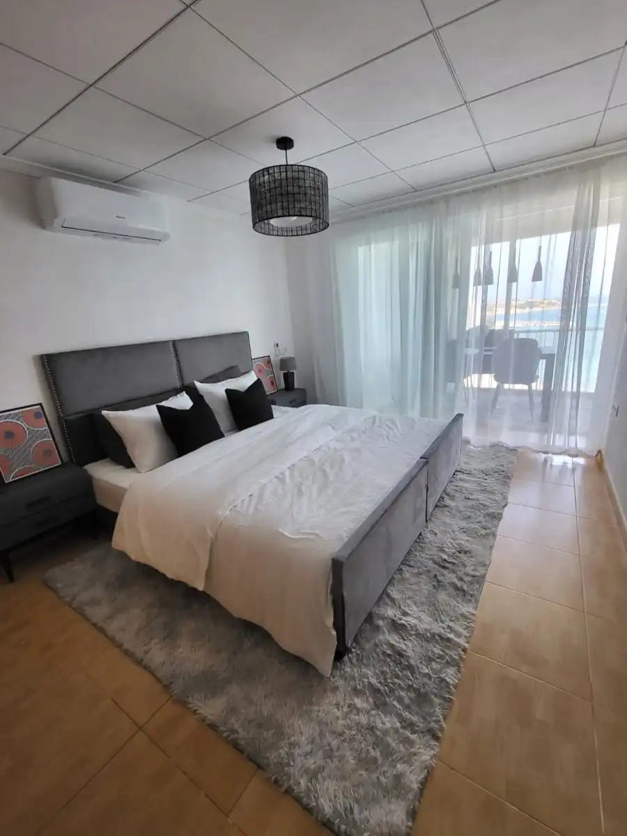 Alicante, Spanje. Gerenoveerd 1 slpk appart op toplocatie foto 6