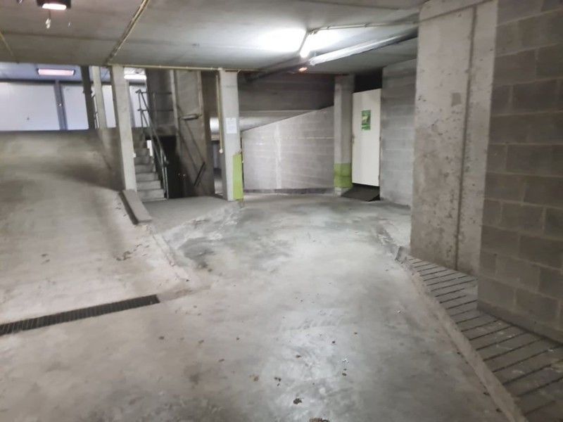 Gemakkelijk toegankelijke garagebox in de residentie Robijn in de buurt van het commerciële centrum. foto 5