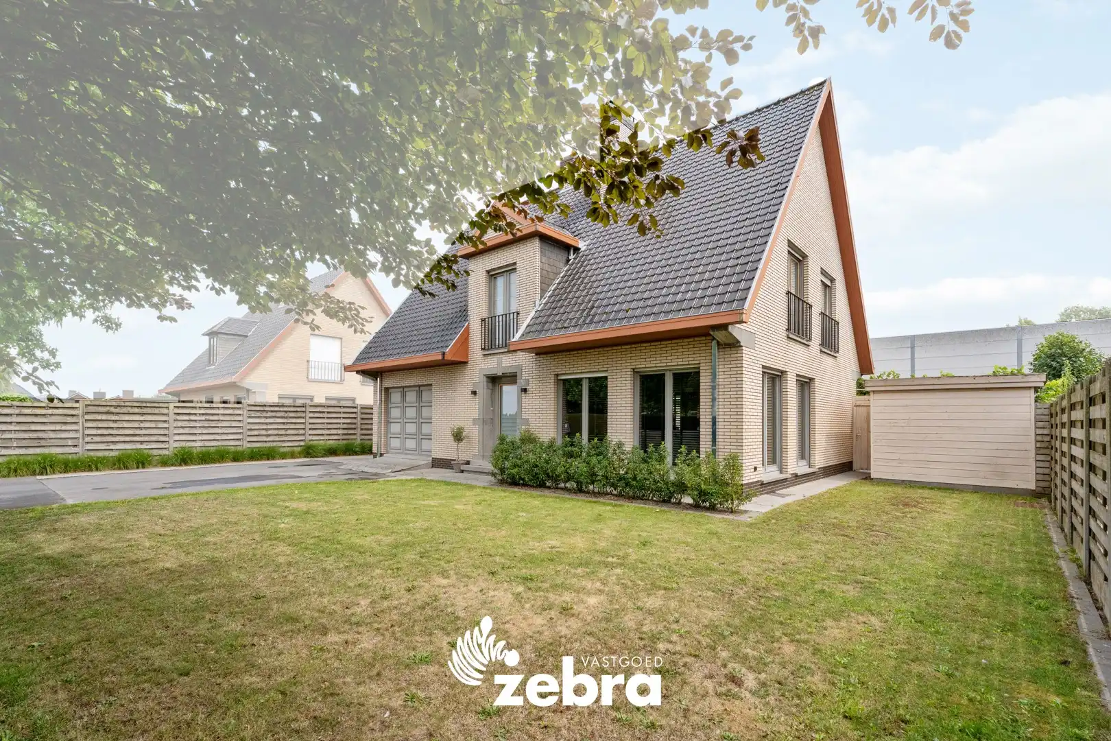 Ruime loods van ± 600 m² met instapklare woning te Oostrozebeke! foto 29