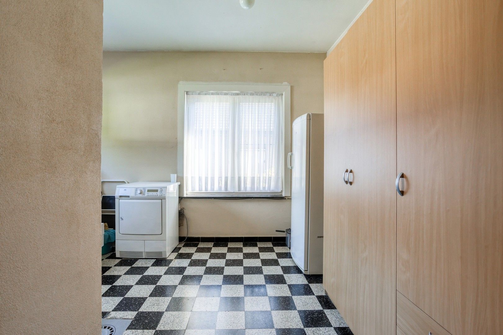 Instapklare Woning met Vergunde Loods en Kantoorruimte! foto 15