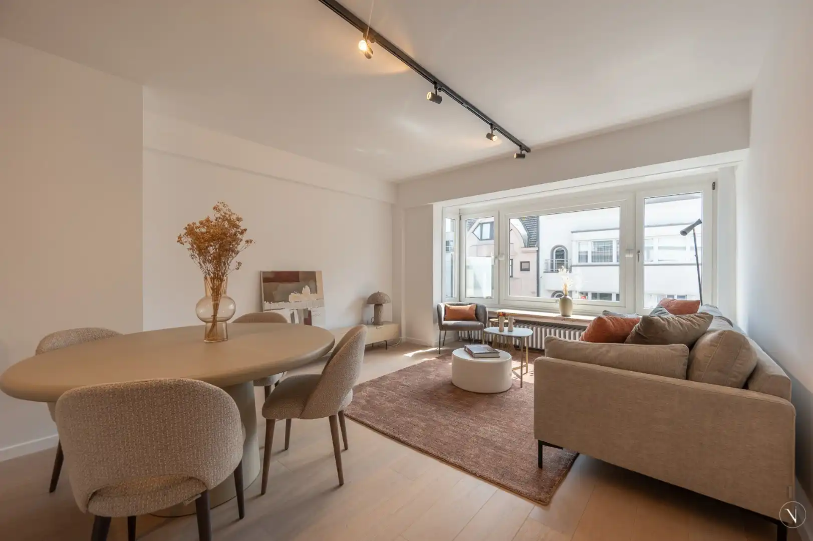 Gerenoveerd 2-slaapkamerappartement te koop – Van Bunnenlaan, Knokke foto {{pictureIndex}}