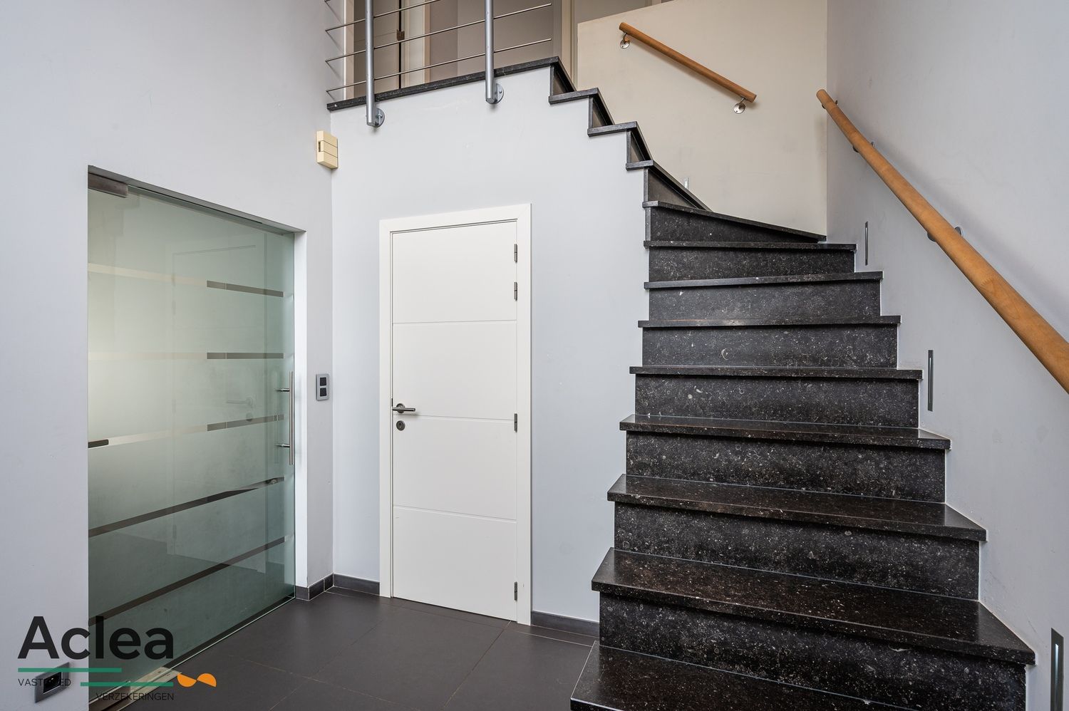 Moderne alleenstaande woning op een ruim perceel foto 3