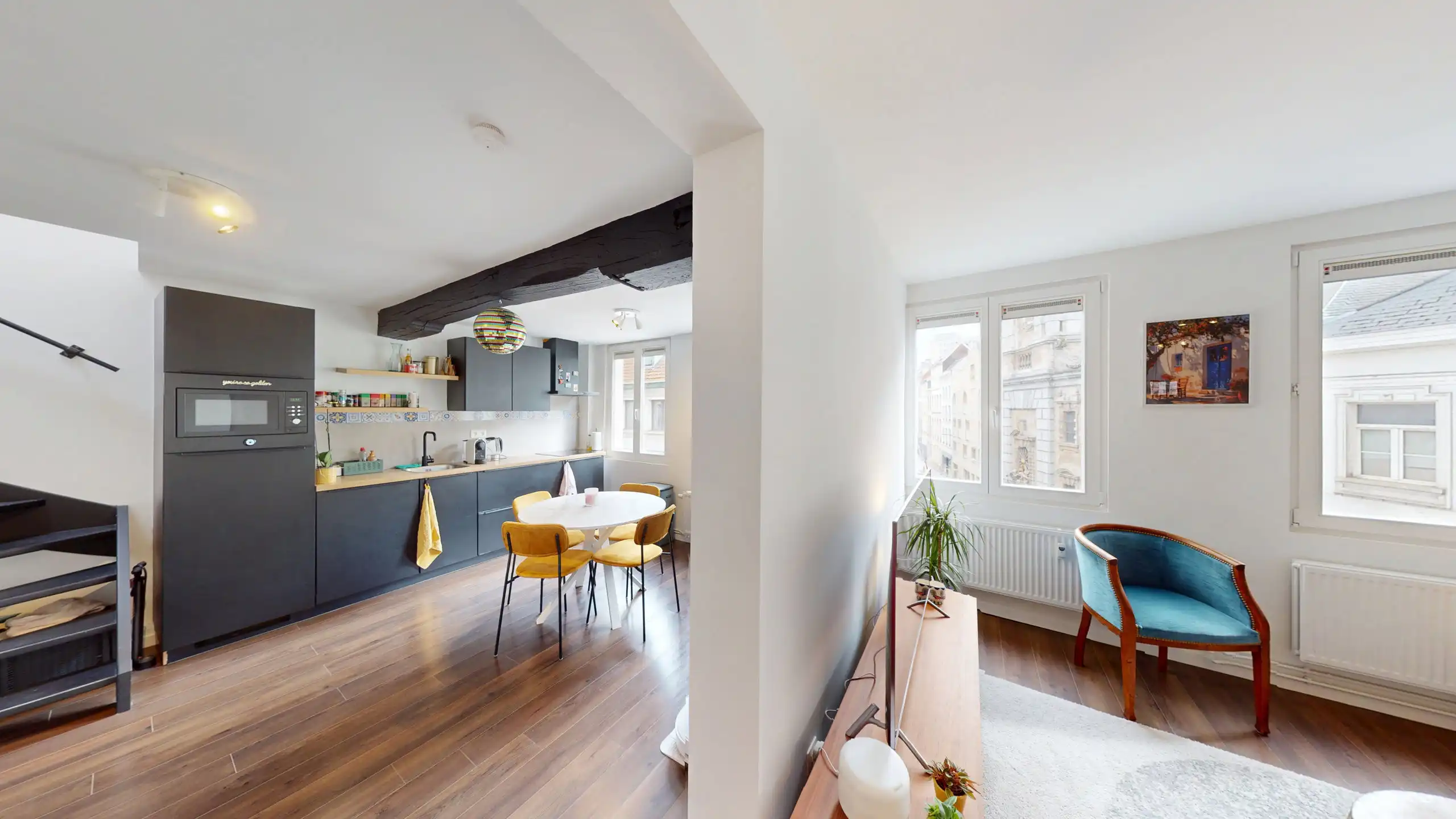 ANTWERPEN - Twee slaapkamer appartement foto 3