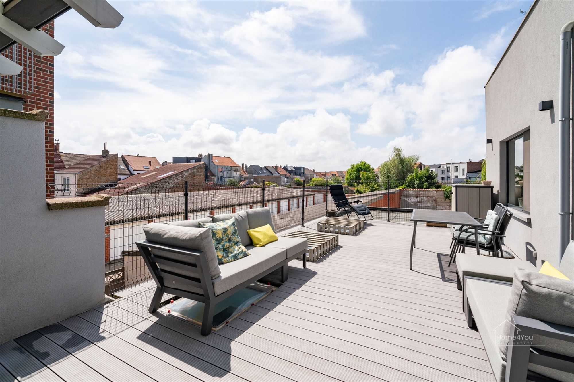 Ruim instapklaar appartement met groot Zuid-gericht terras! foto 9