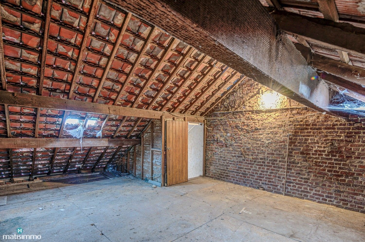 GEZINSWONING MET RUIME TUIN EN DRIE SLAAPKAMERS IN MARTENSLINDE foto 24