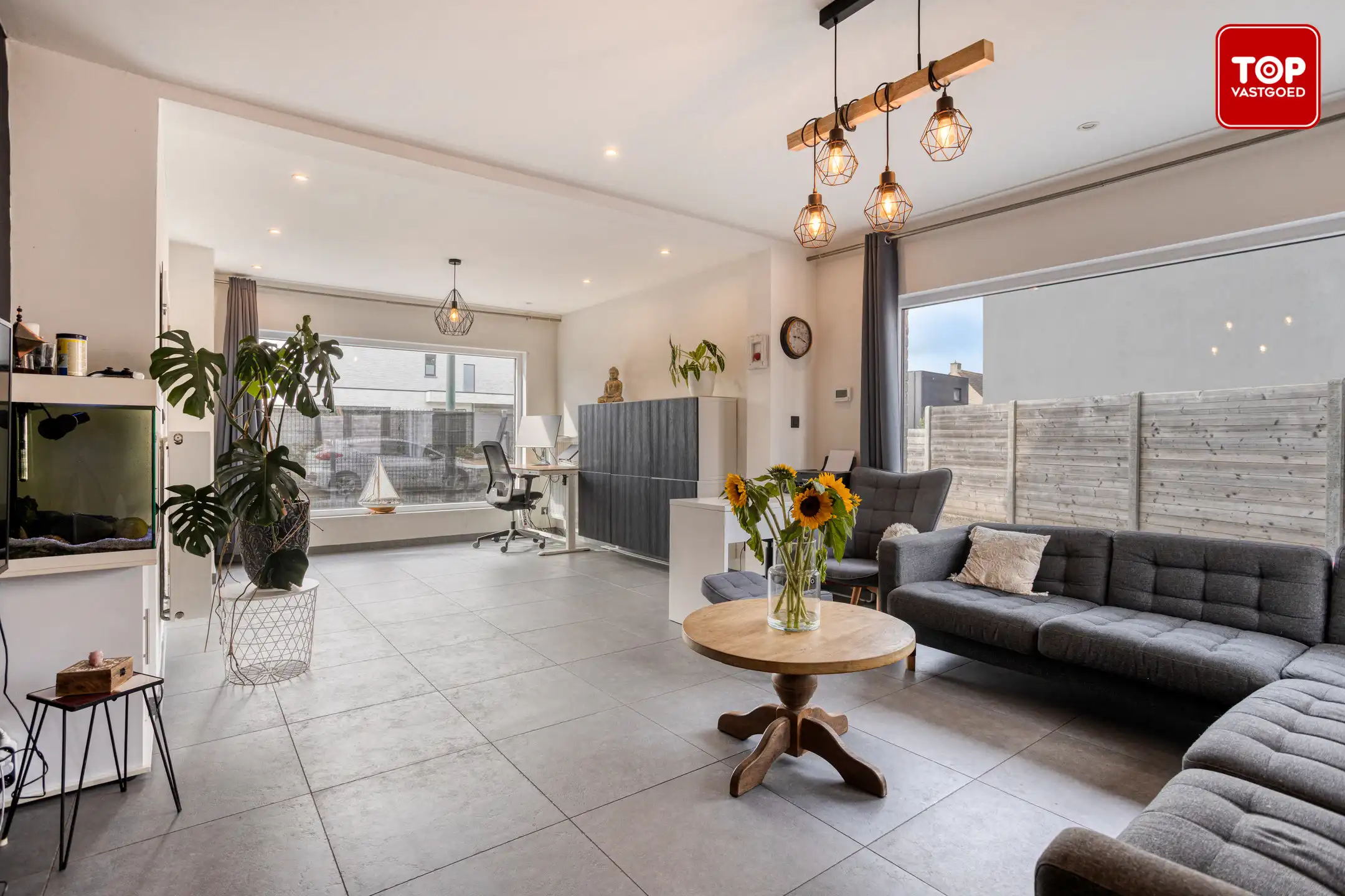 Alleenstaande woning in Adegem op een zeer rustige locatie foto {{pictureIndex}}