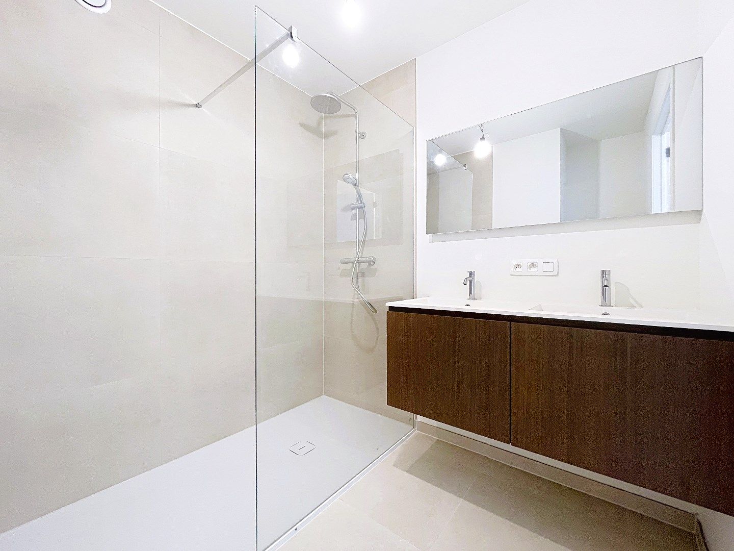 Modern en energiezuinig appartement op toplocatie in Roeselare foto 6