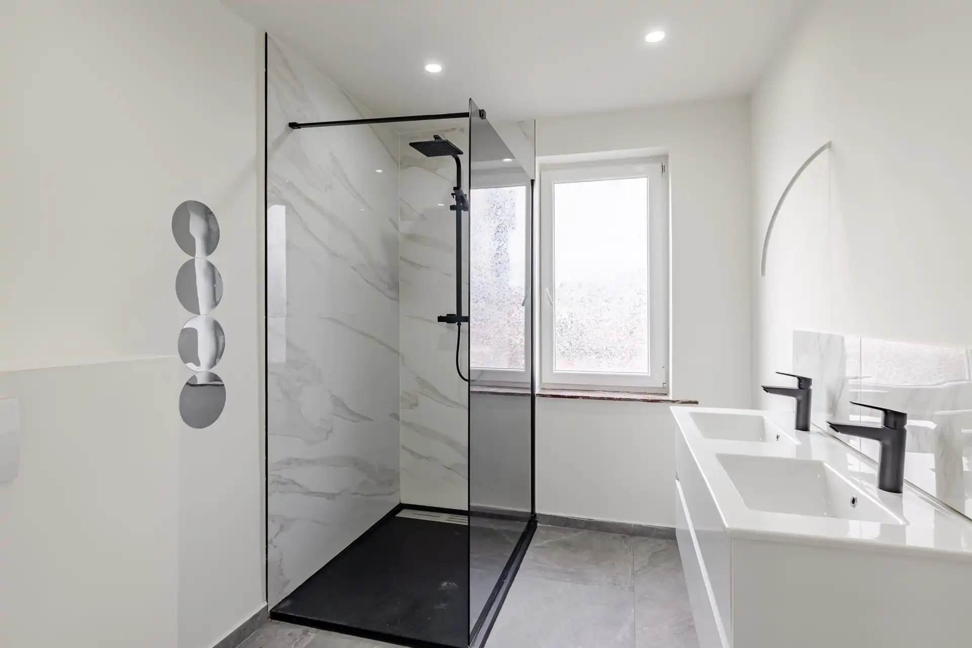 Deels gerenoveerde woning met drie slaapkamers te Erembodegem foto 12