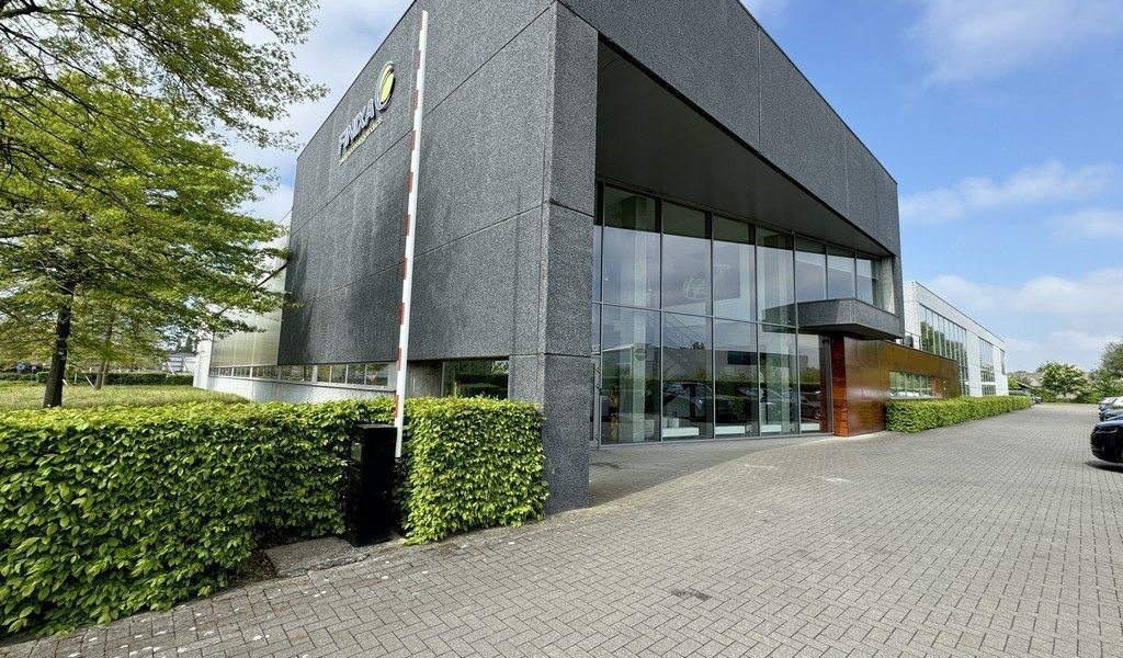 Bedrijfspand met buitenopslag te huur vlakbij E17 in Zwijndrecht foto 14