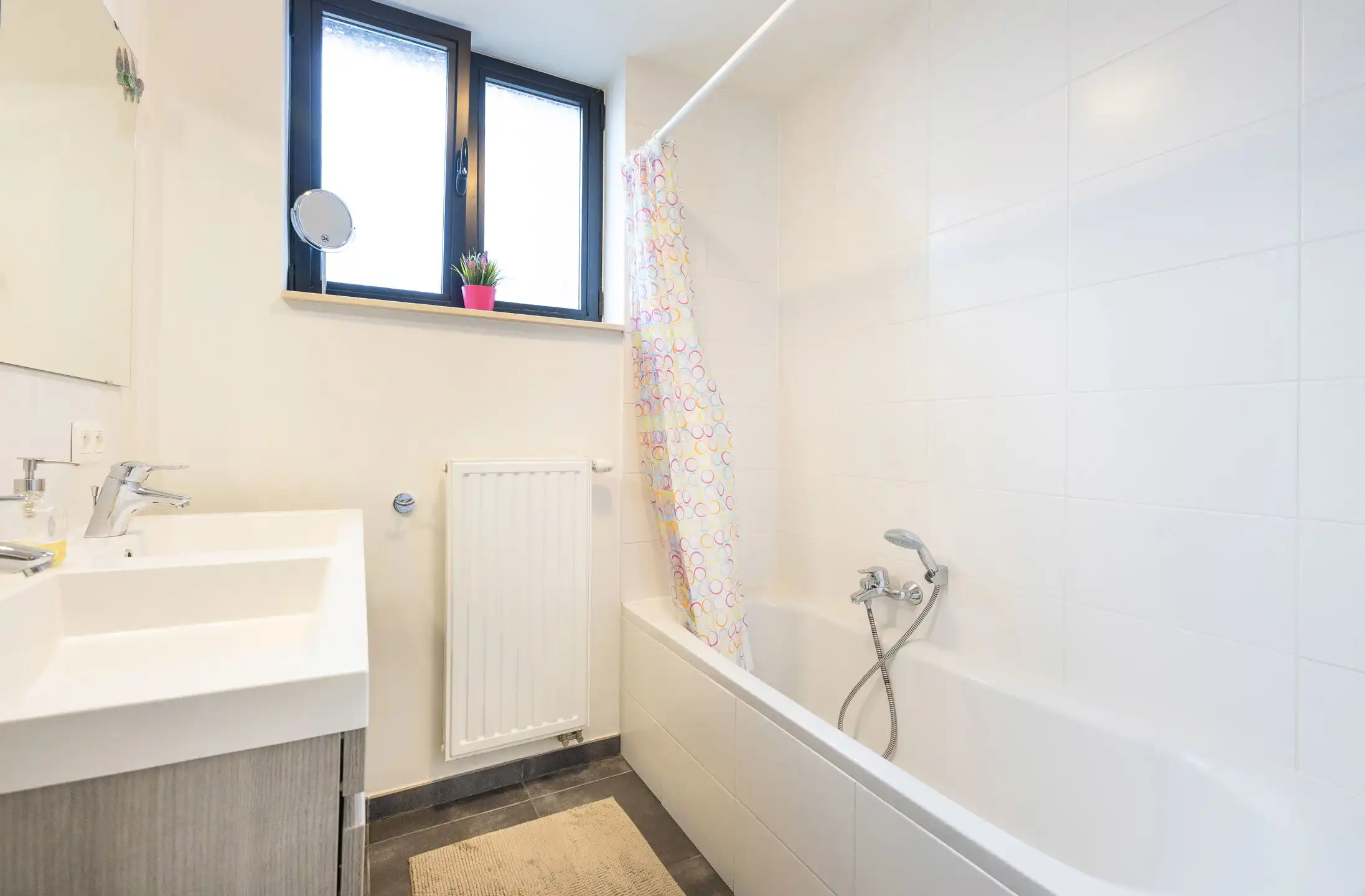 NATO - 3 slaapkamers appartement + P foto 17