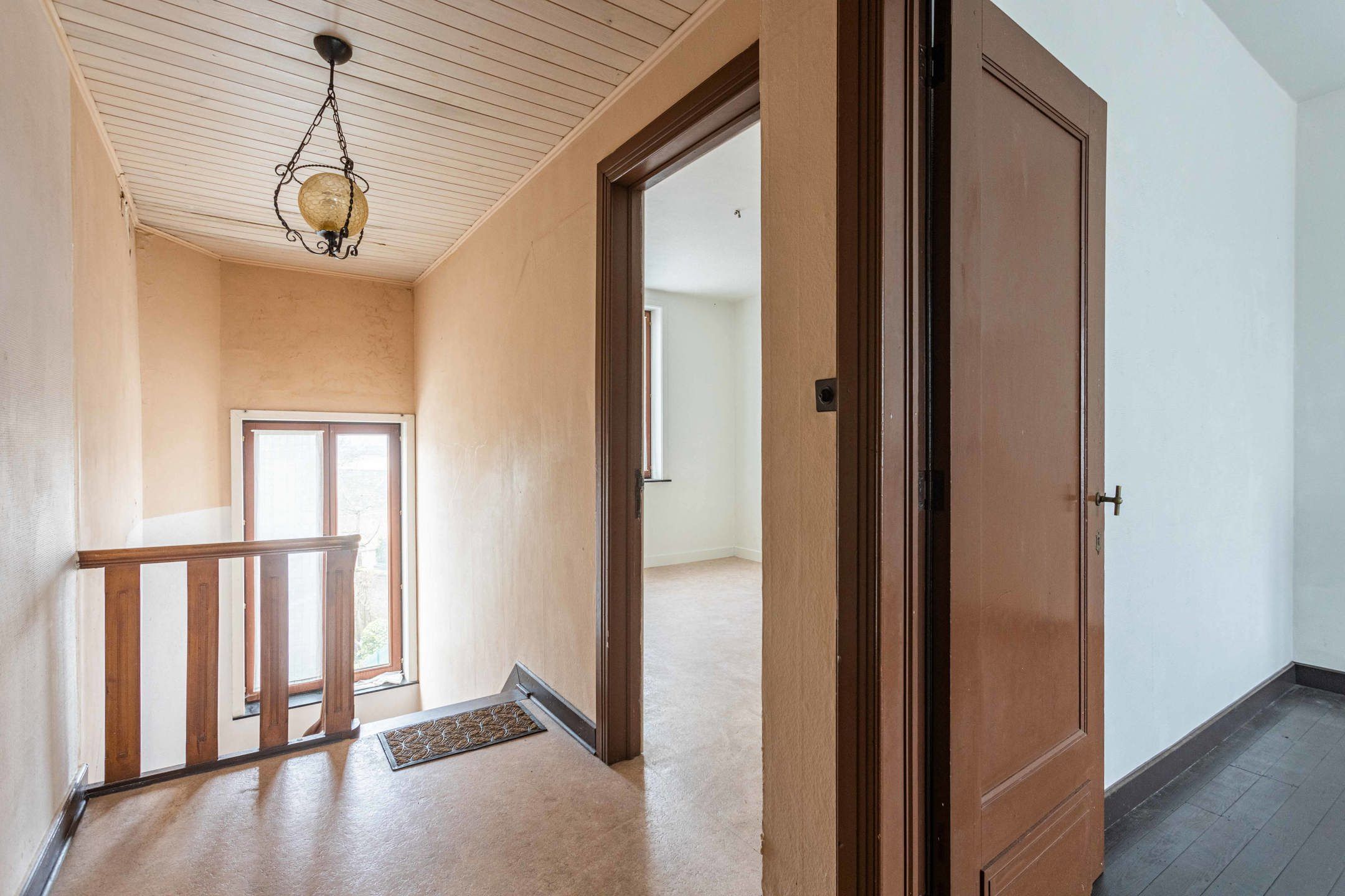 Charmante, te moderniseren stadswoning met tuintje. foto 16