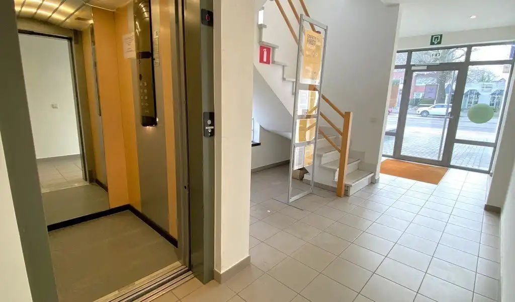 Commercieel gelegen kantoorruimte te huur in Aalst foto 7