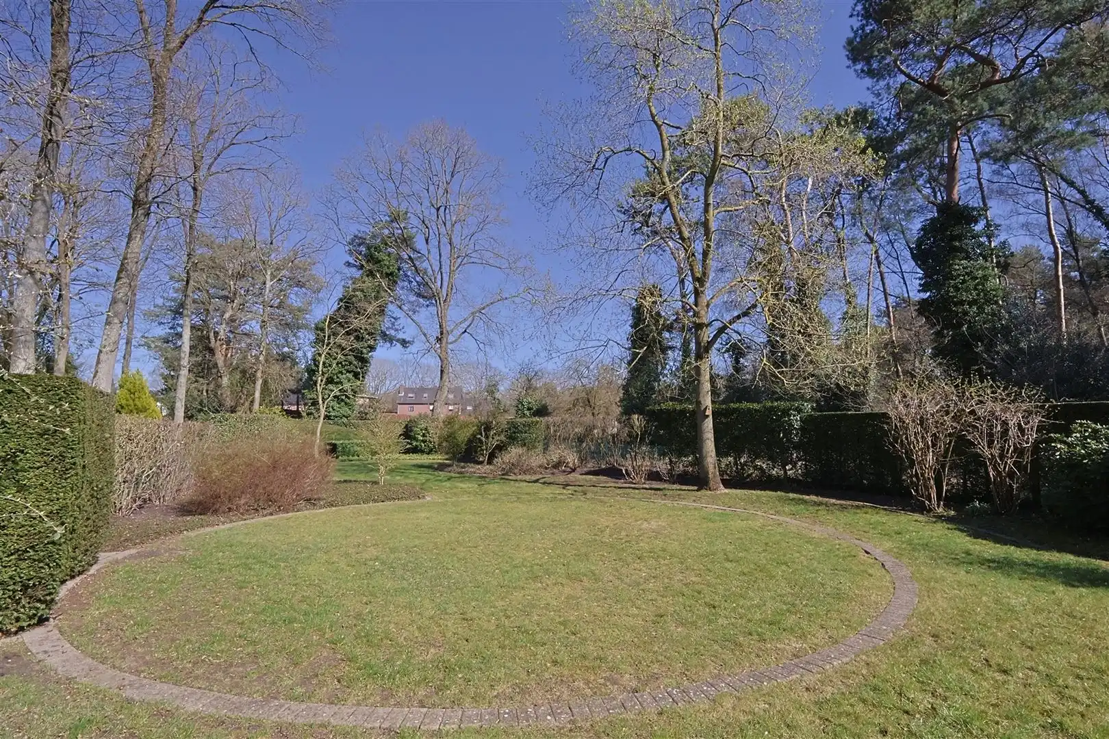 Tijdloze residentiële villa in doodlopende straat foto 29