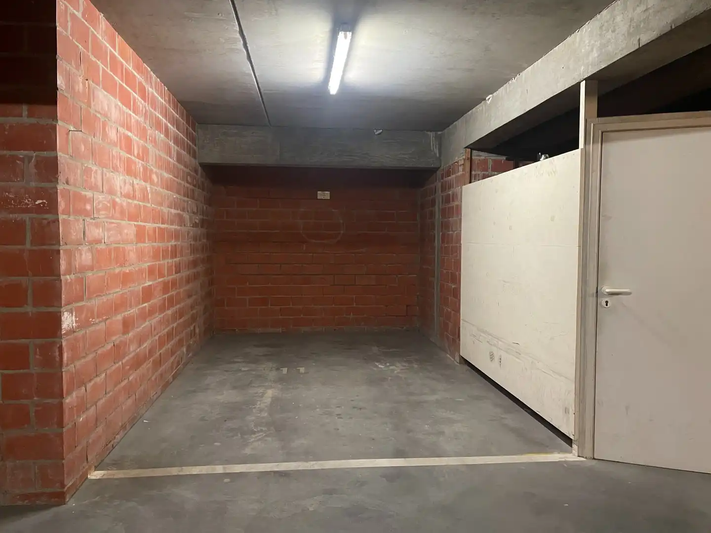 Staanplaats nabij het Heldenplein op het gelijkvloers foto {{pictureIndex}}