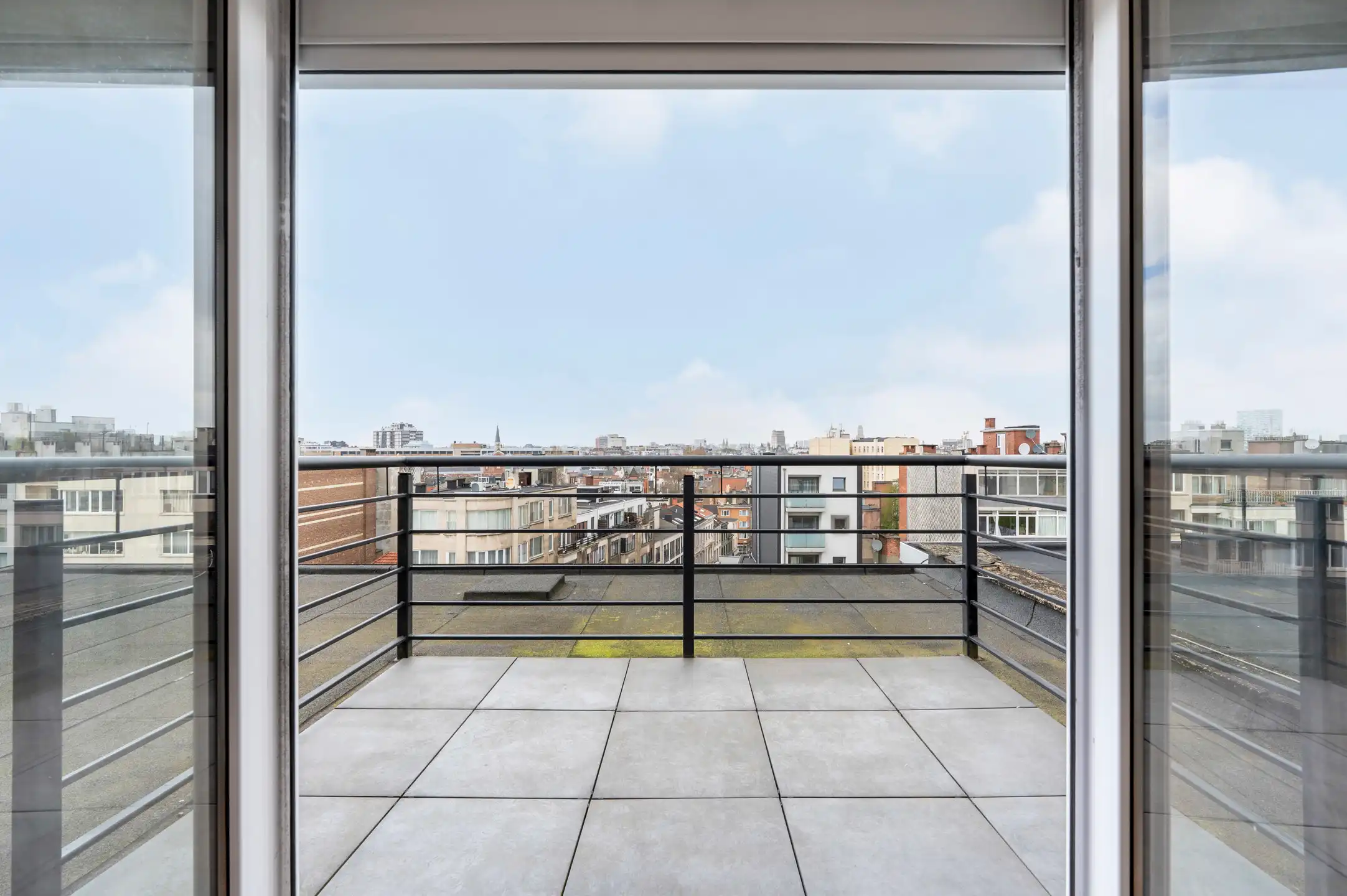 ANTWERPEN - Vernieuwd appartement met royaal terras foto 9