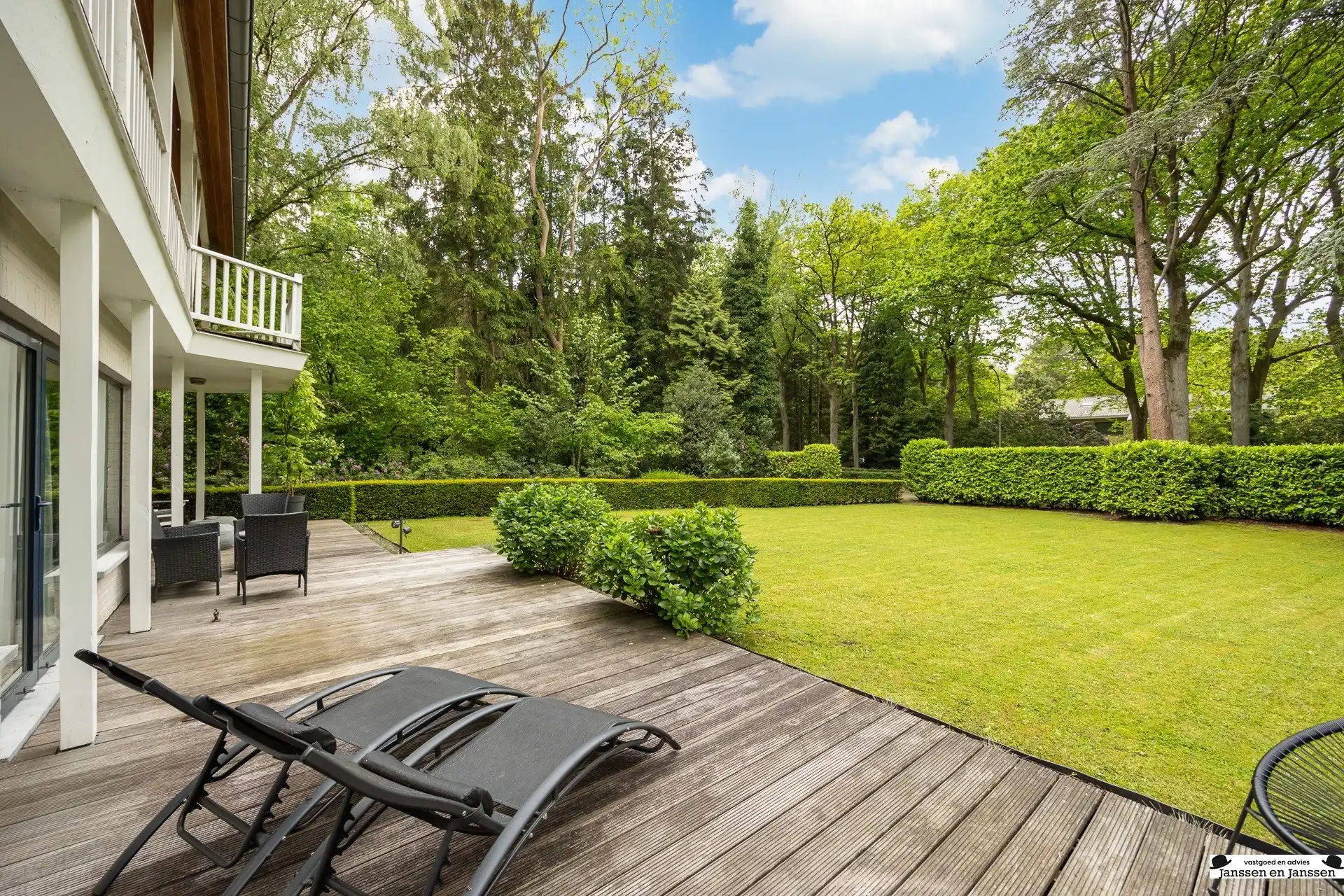 Exclusieve villa op royaal perceel van 3.000 m² grenzend aan uniek natuurdomein foto 5