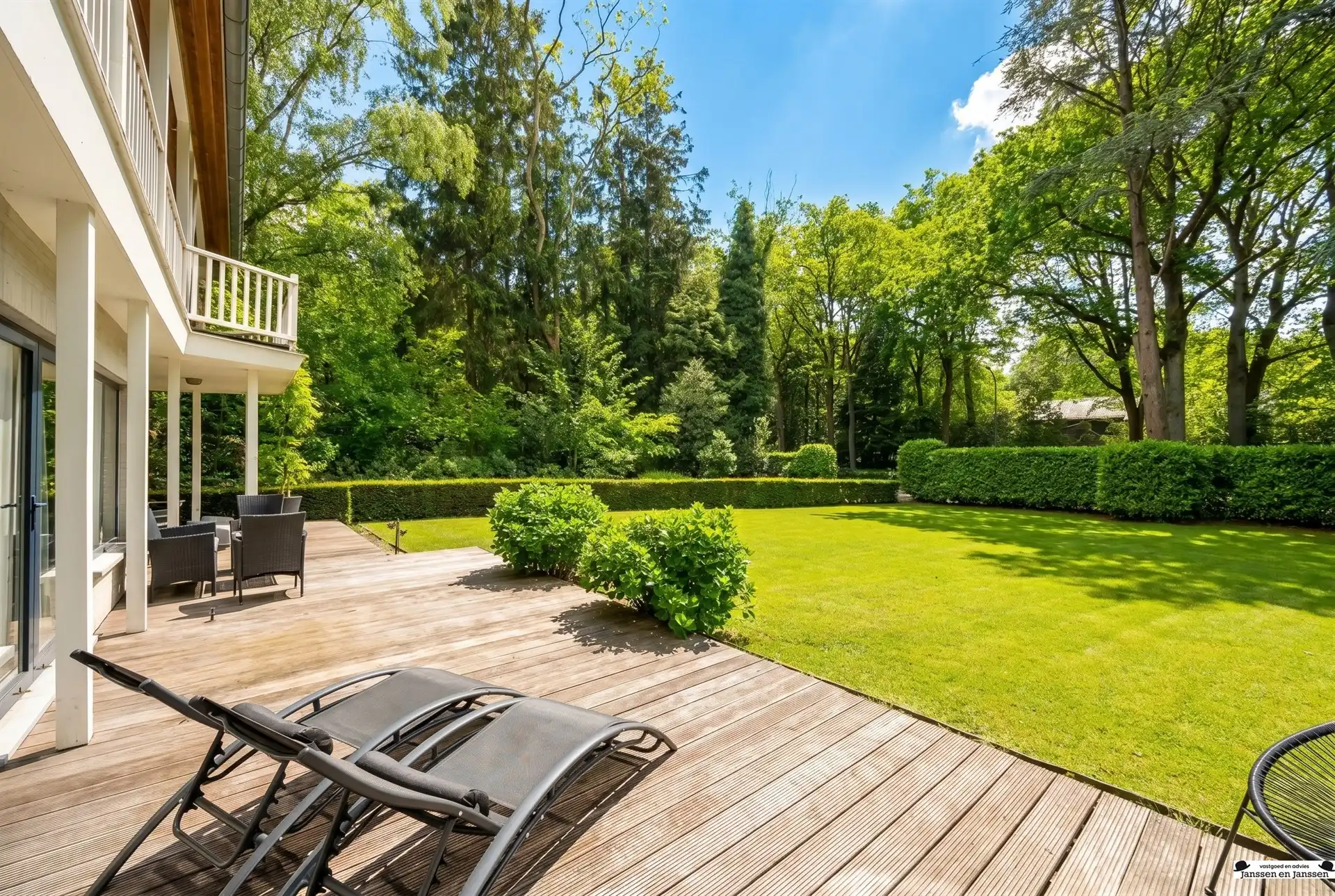 Exclusieve villa op royaal perceel van 3.000 m² grenzend aan uniek natuurdomein foto 5