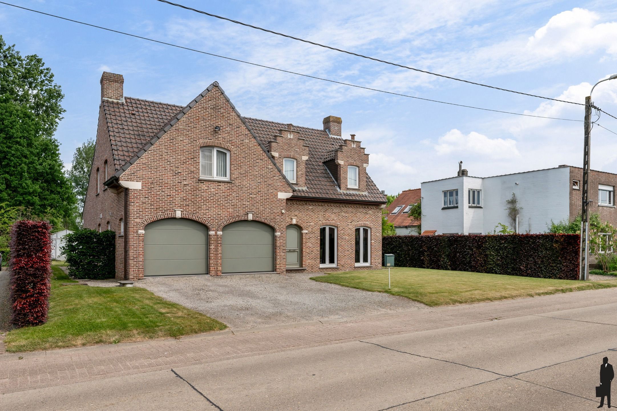 Ruime en instapklare woning (320m²) met 4 slaapkamers en prachtig zicht op weiland op een perceel van 928m² foto {{pictureIndex}}