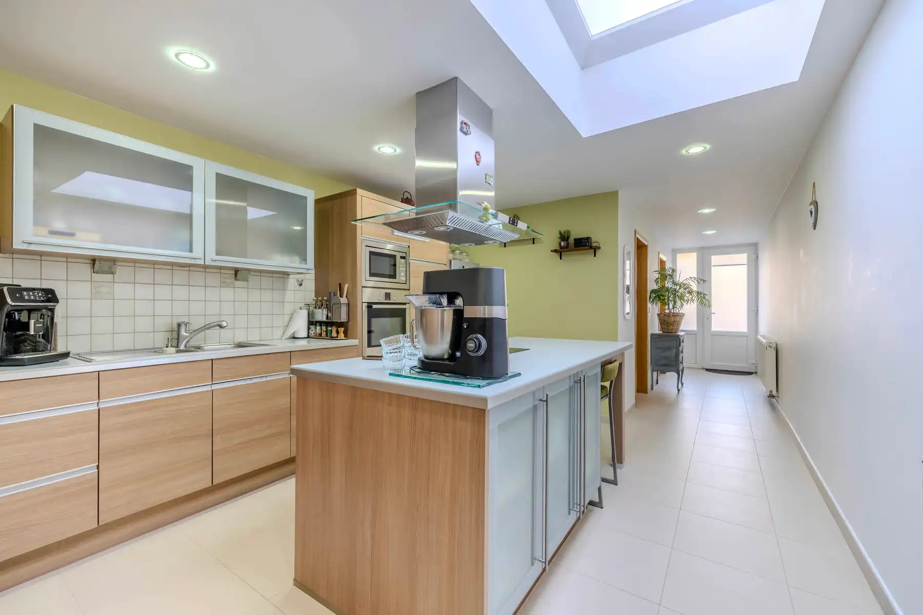 Gerenoveerde woning met 2 slpk, terras met tuin en bijgebouw foto 4