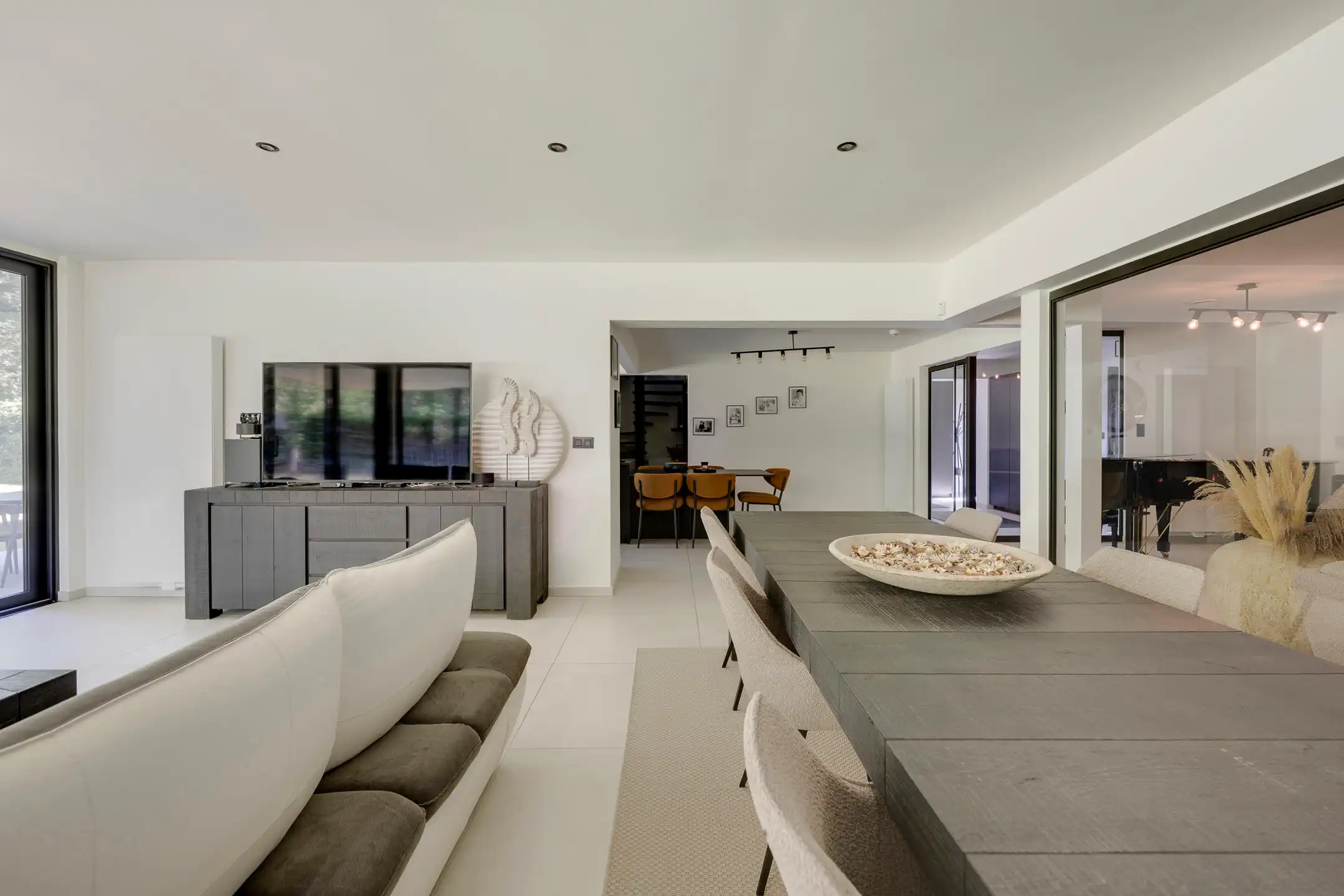Gerenoveerde woning op een mooi perceel van ca 2.000 m² foto 6