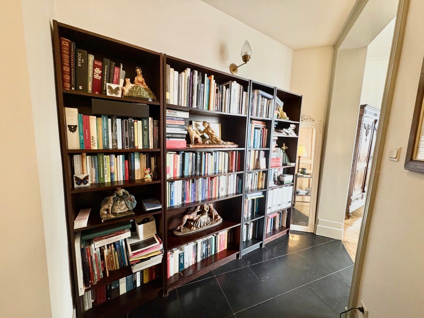 Ruim en stijlvol 2-slaapkamerappartement met terras foto 7