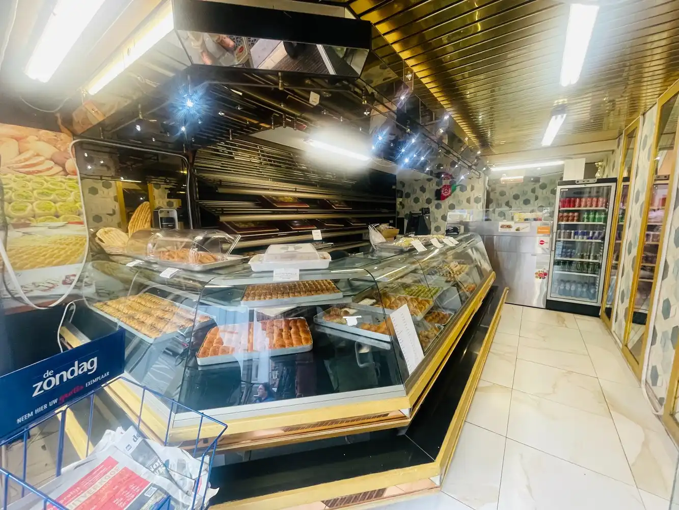 Brugge centrum  Smedenstraat  Ruim handelspand met woonst . Mooie huuropbrengst , verhuurd aan 2.200 euro per maand  6 % NETTO OPBRENGST foto 7