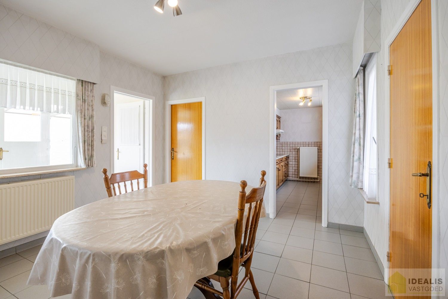CHARMANTE EN TE RENOVEREN EENGEZINSWONING MET 4 SLAAPKAMERS OP EEN KNAP PERCEEL EN GEGEERDE LOCATIE !! foto 24