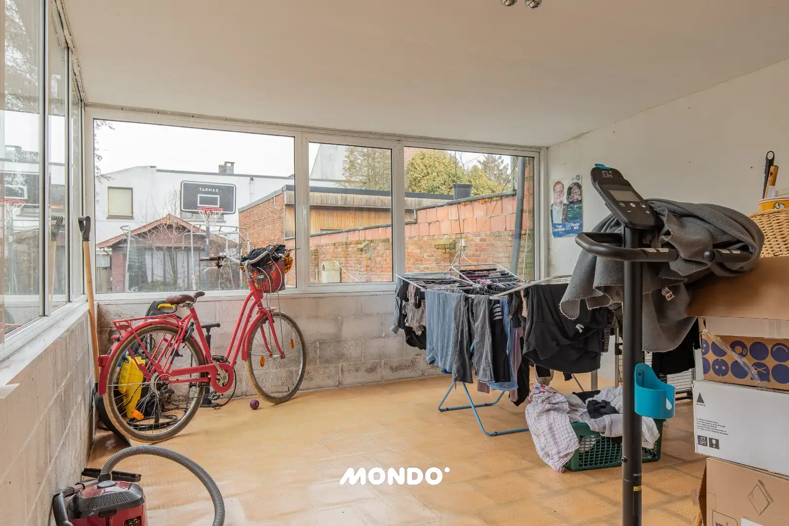 Deels gerenoveerde gezinswoning met 5 à 6 slaapkamers en tuin met achteruitweg foto 17