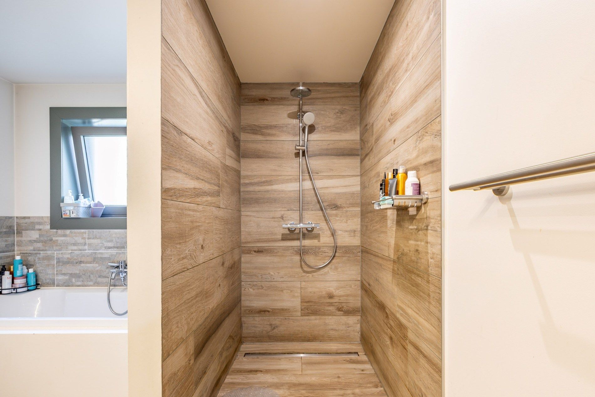 GOED GELEGEN MAGAZIJN MET SHOWROOM foto 14