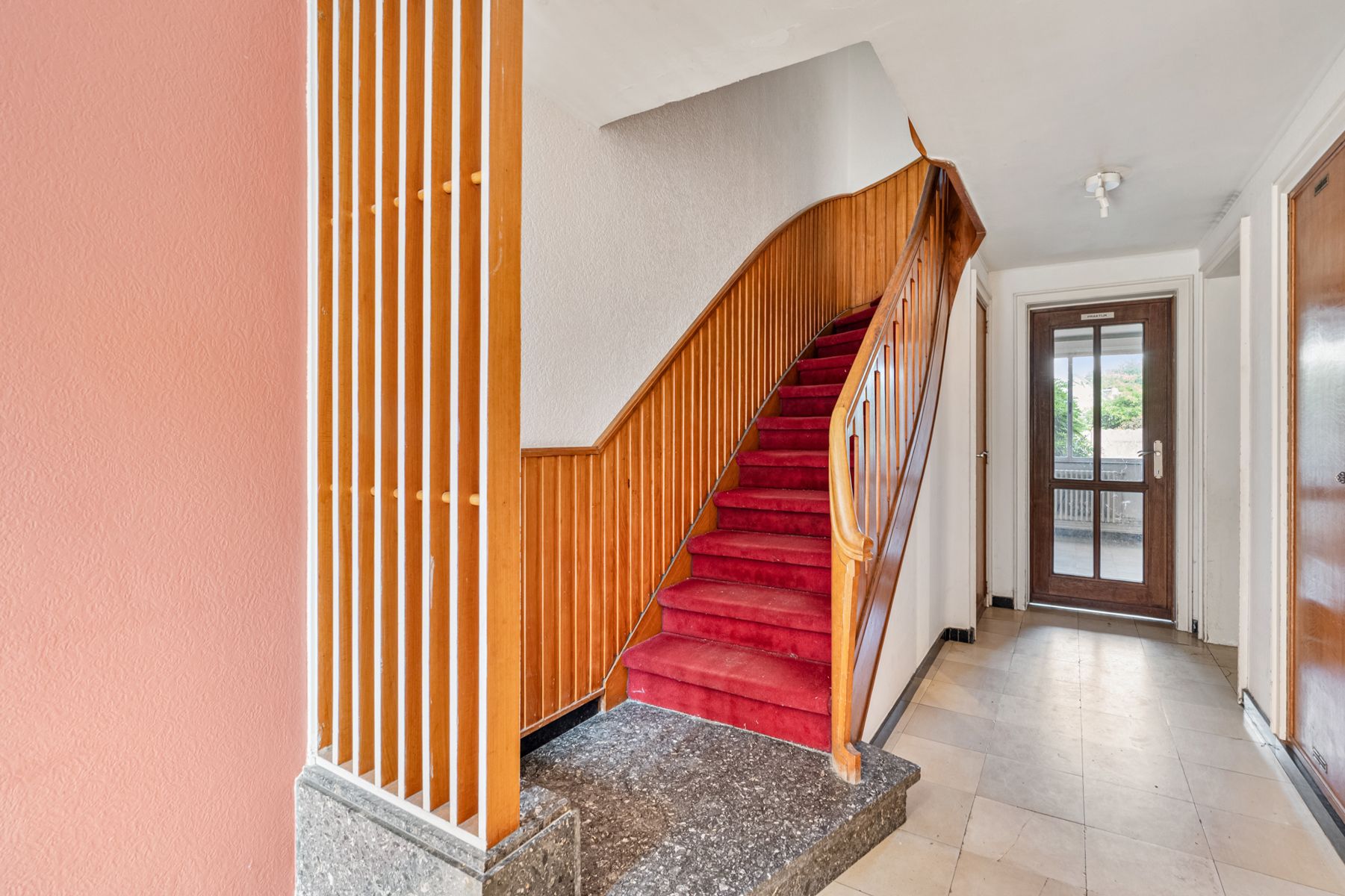 Karaktervolle woning op een goede locatie foto 3