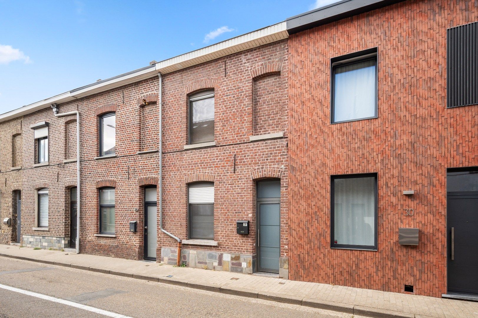 Af te werken rijwoning op de Tiense stadsrand foto 5