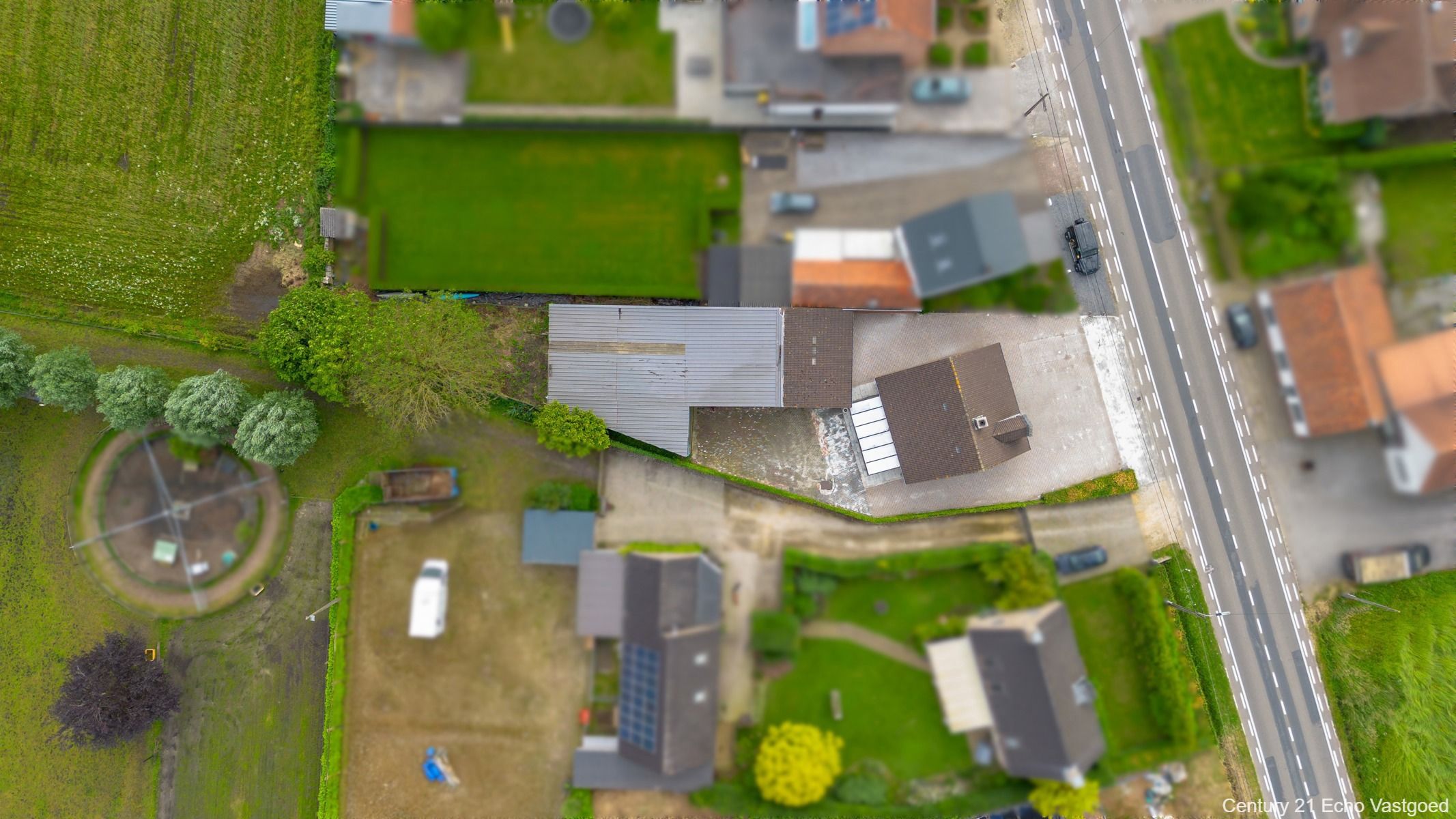 Karakterwoning met hal, garages, parking, tuin op ca 898m² foto 2