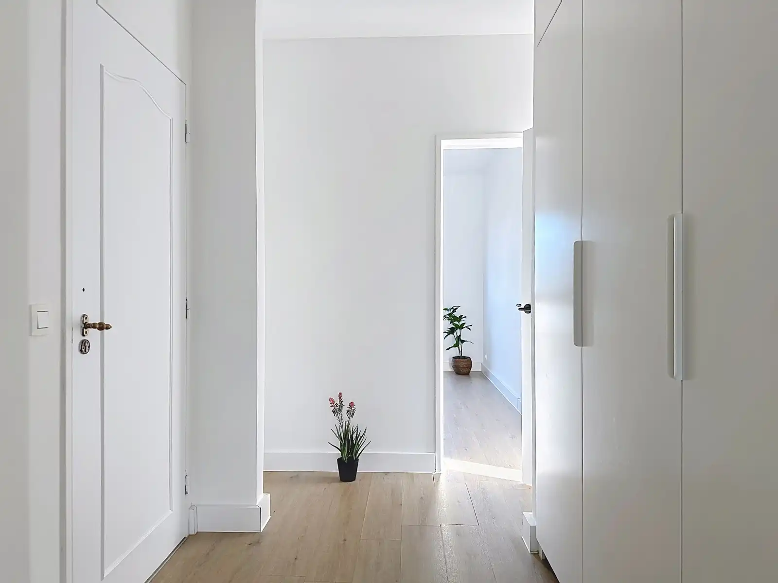 Instapklaar appartement met 3 kamers op een toplocatie! foto 13